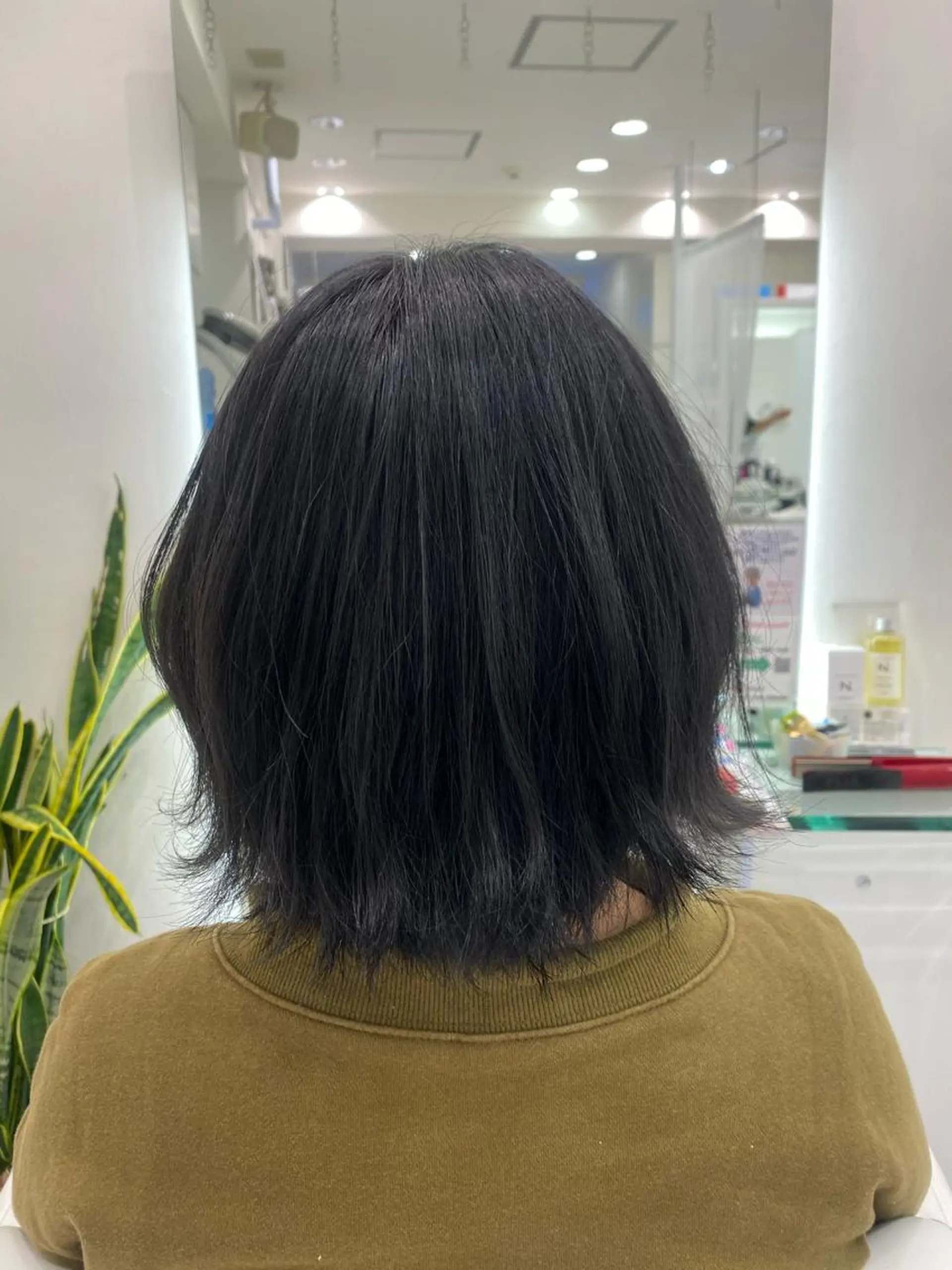 ショート カラー ブルーカラー ブルージュ 透明感カラー ボブ 外ハネヘア hair Freak所属・佐藤 祥太のヘアスタイル