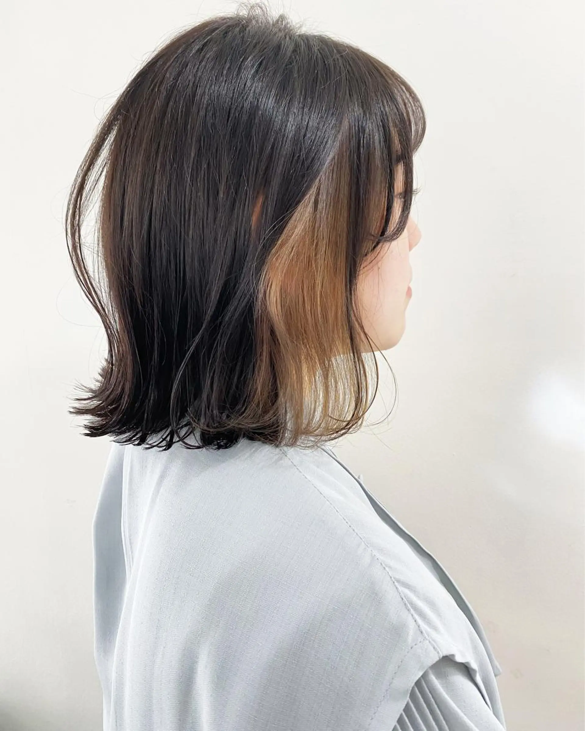 ショート カラー ベージュカラー ブリーチ イヤリングカラー フラム所属・WATANABE MISAKIのヘアスタイル