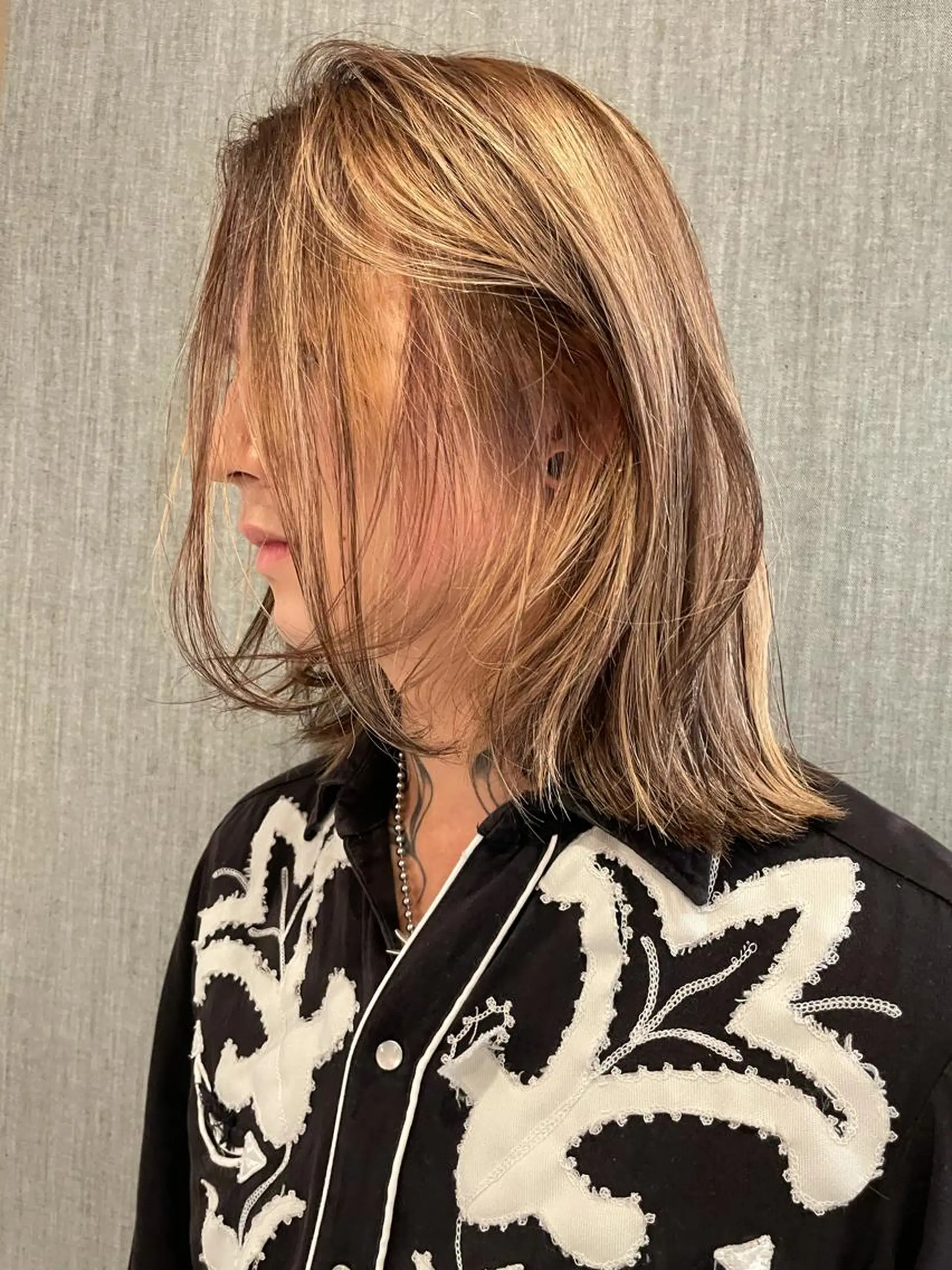 ミディアム カラー デザインカラー ハイライトカラー ハイライト カット ヘアカラー トリートメント SALOWIN所属・ブリーチ✨ ボブ✨レイヤーのヘアスタイル