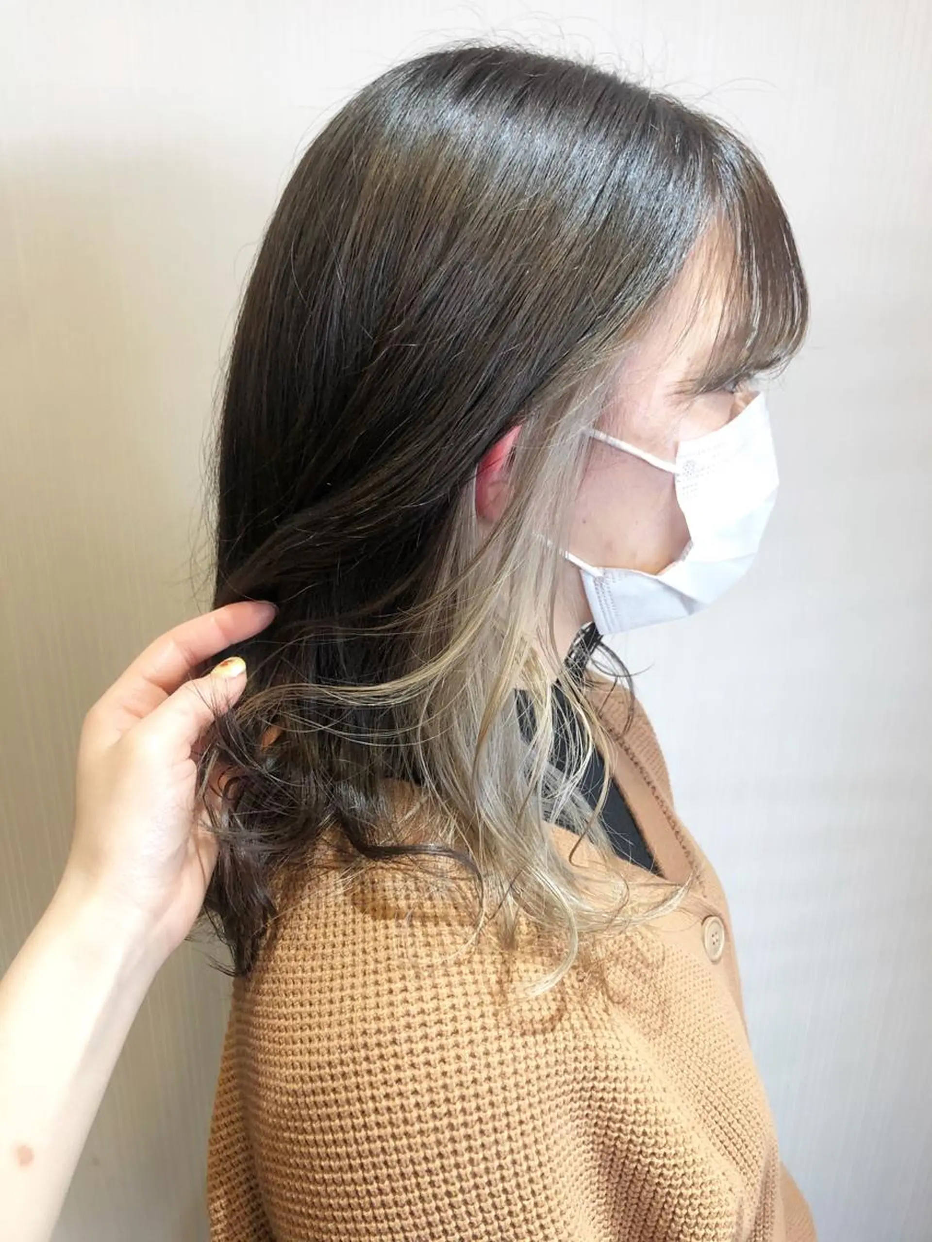 セミロング カラー ベージュカラー インナーカラー ヘアカラー 新井 友菜のヘアスタイル