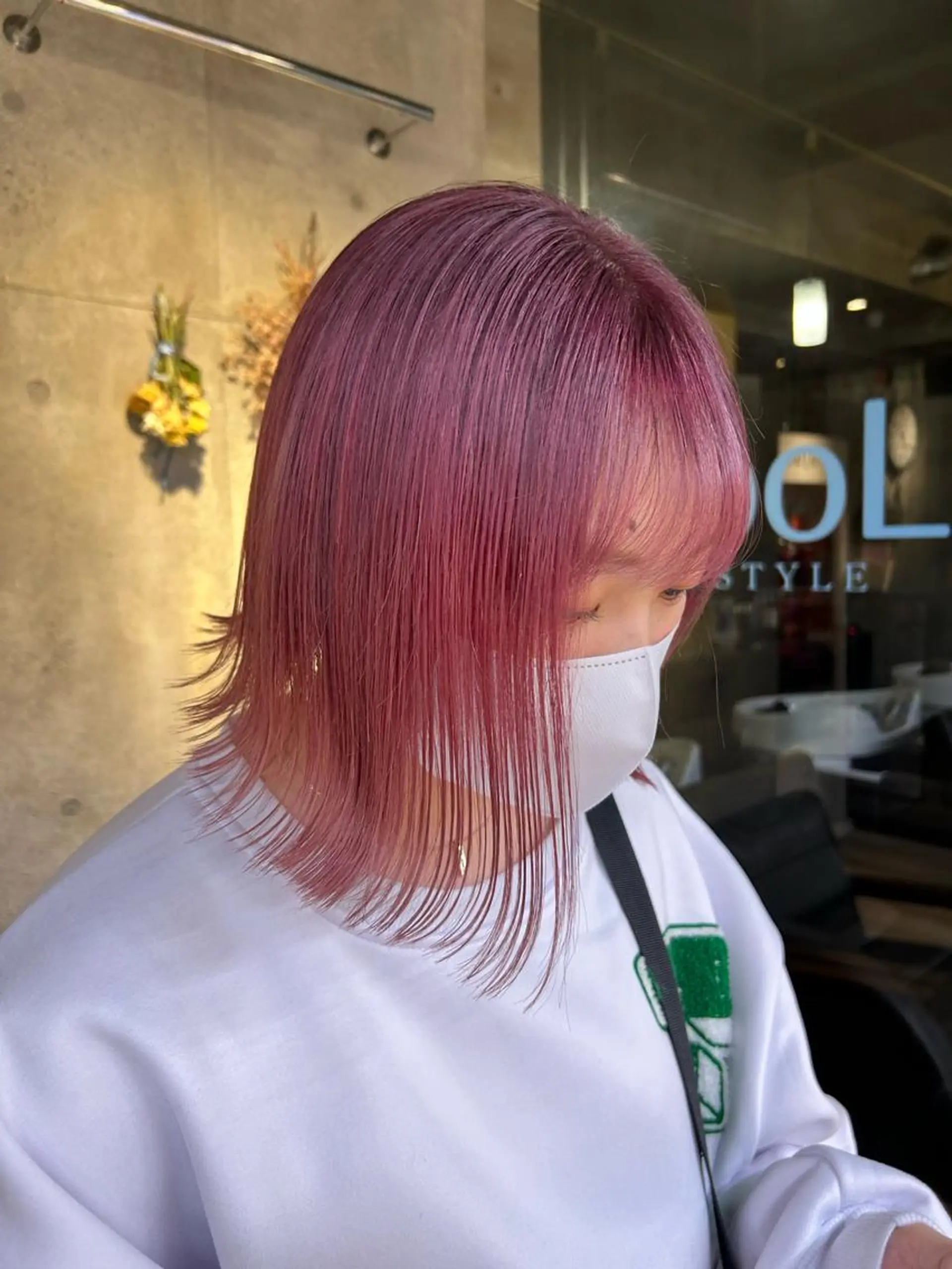 ショート カラー 切りっぱなしボブ ハイトーンカラー ピンクカラー ボブ カット ヘアカラー トリートメント デザインカラー/ kanae🌱のヘアスタイル