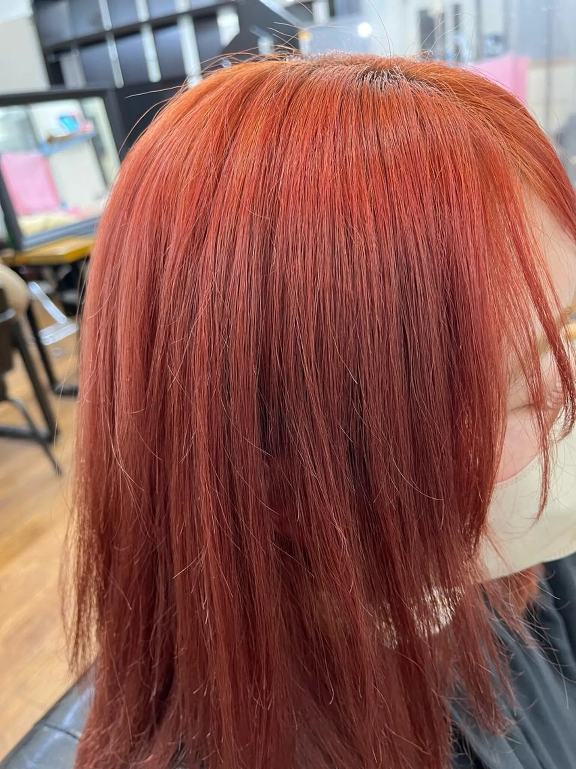 カラー オレンジ オレンジピンク ピンクカラー 香野 優子のヘアスタイル