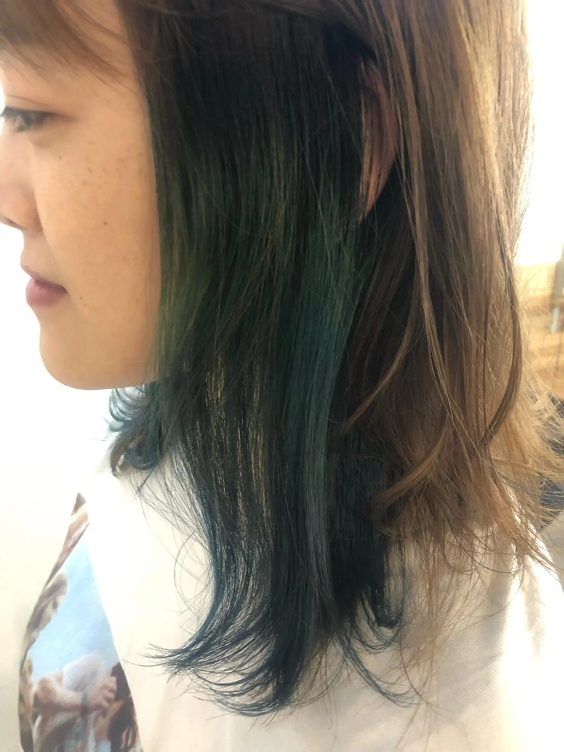 セミロング カラー 髪質改善&ブリーチ 伊勢 祐一郎のヘアスタイル