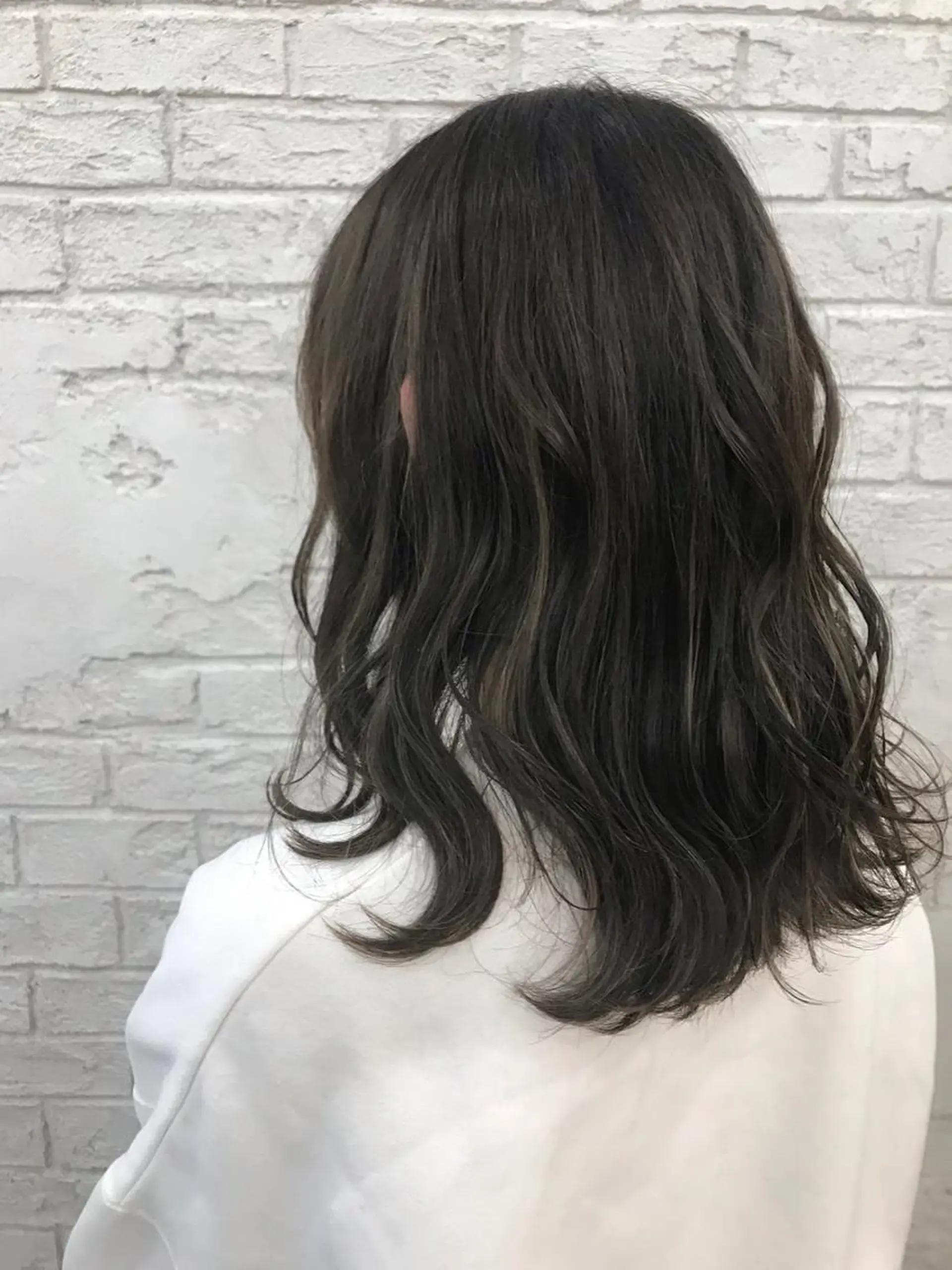 ミディアム アッシュ ヘアカラー トリートメント 🇺🇸ハイライト特 化美容師🇺🇸漆沢のヘアスタイル