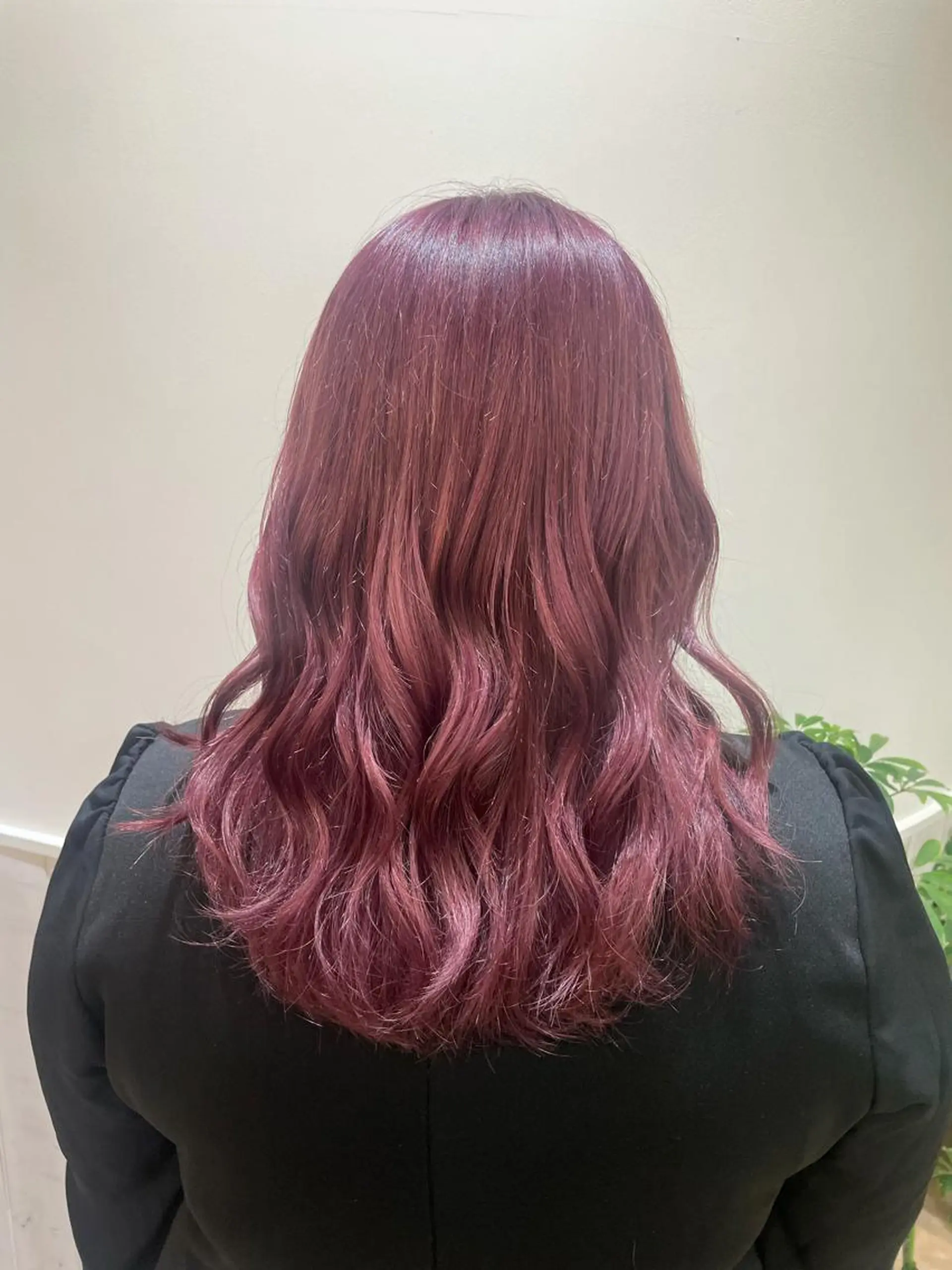 セミロング 古賀 紅音のヘアスタイル