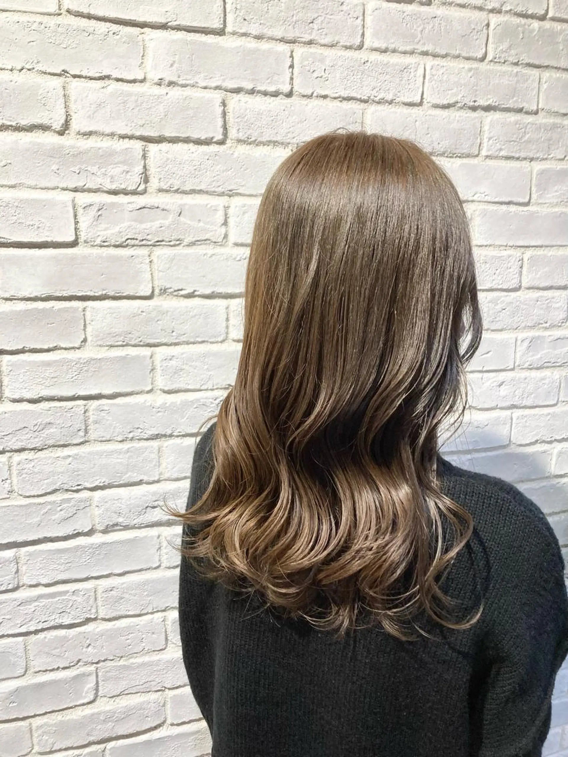 セミロング カラー ヘアアレンジ ベージュカラー 山﨑 まなかのヘアスタイル
