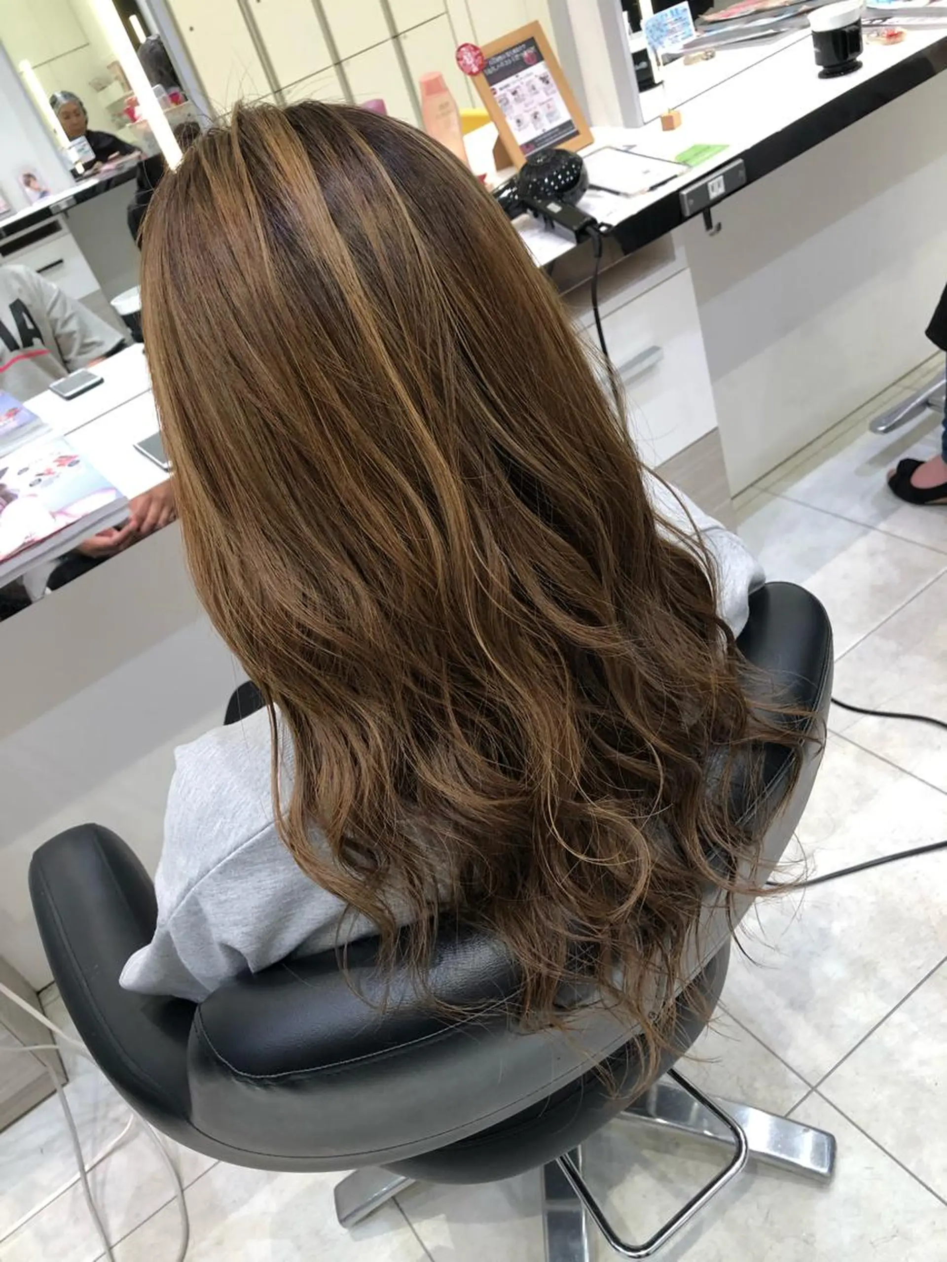 セミロング カット ヘアカラー トリートメント 岸 保奈美のヘアスタイル