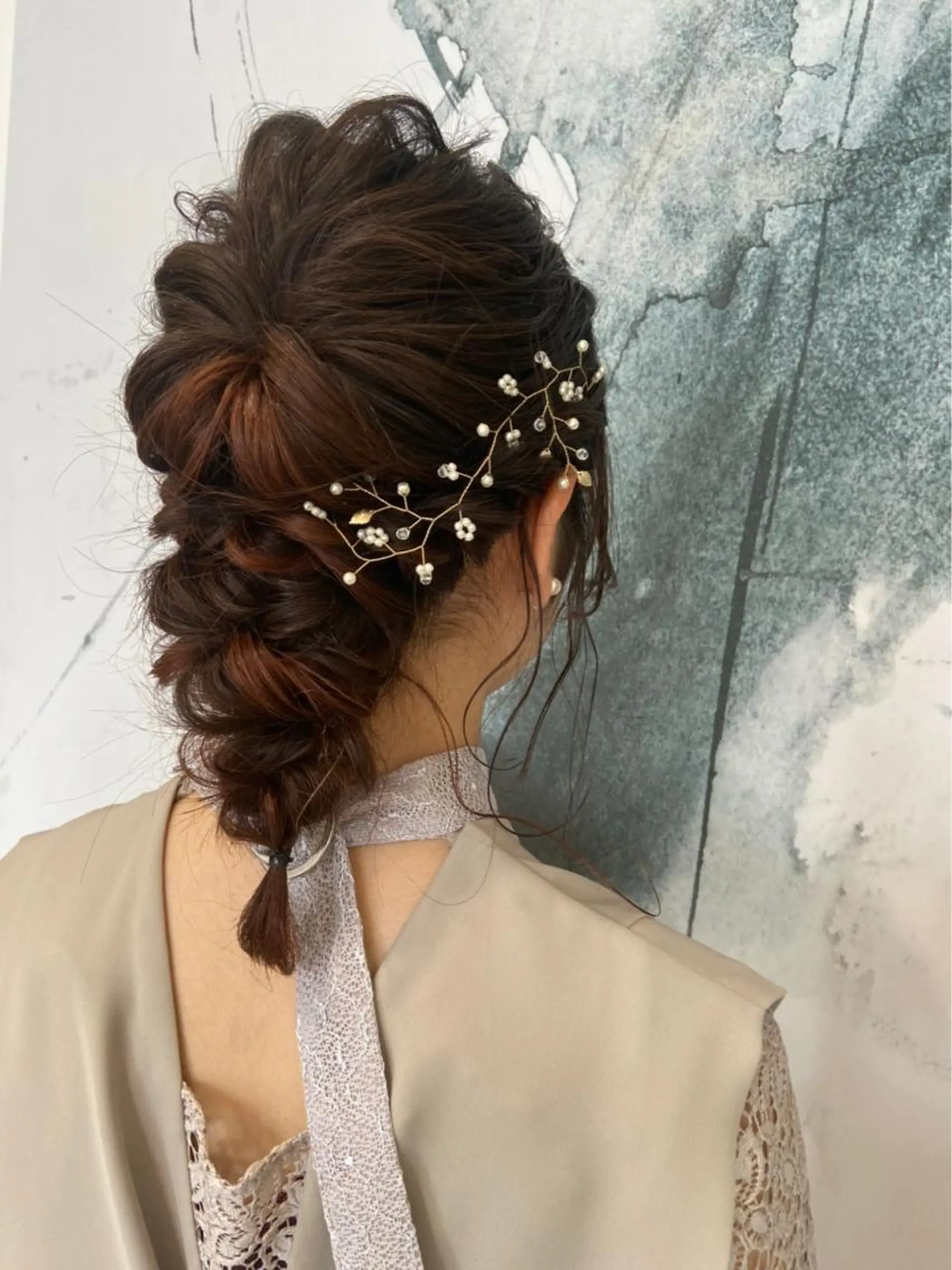 セミロング ヘアアレンジ 結婚式・ブライダル カジュアルを女っぽく 𝗮𝘆𝗮𝗰𝗼のヘアスタイル