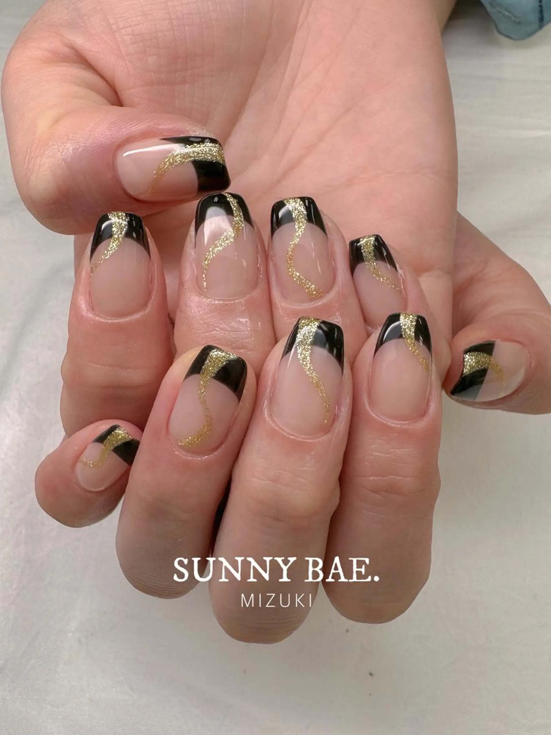 ネイル フレンチネイル ゴールド ラメ(グリッター) ハンドネイル SUNNY BAE. 🌼MIZUKIのネイルデザイン