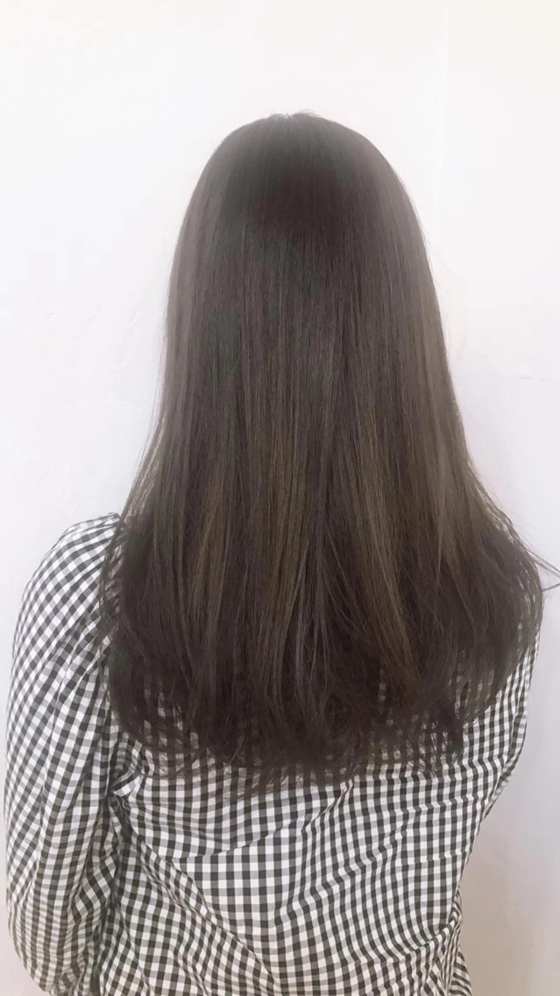 ロング カラー chama レイヤーカットのヘアスタイル