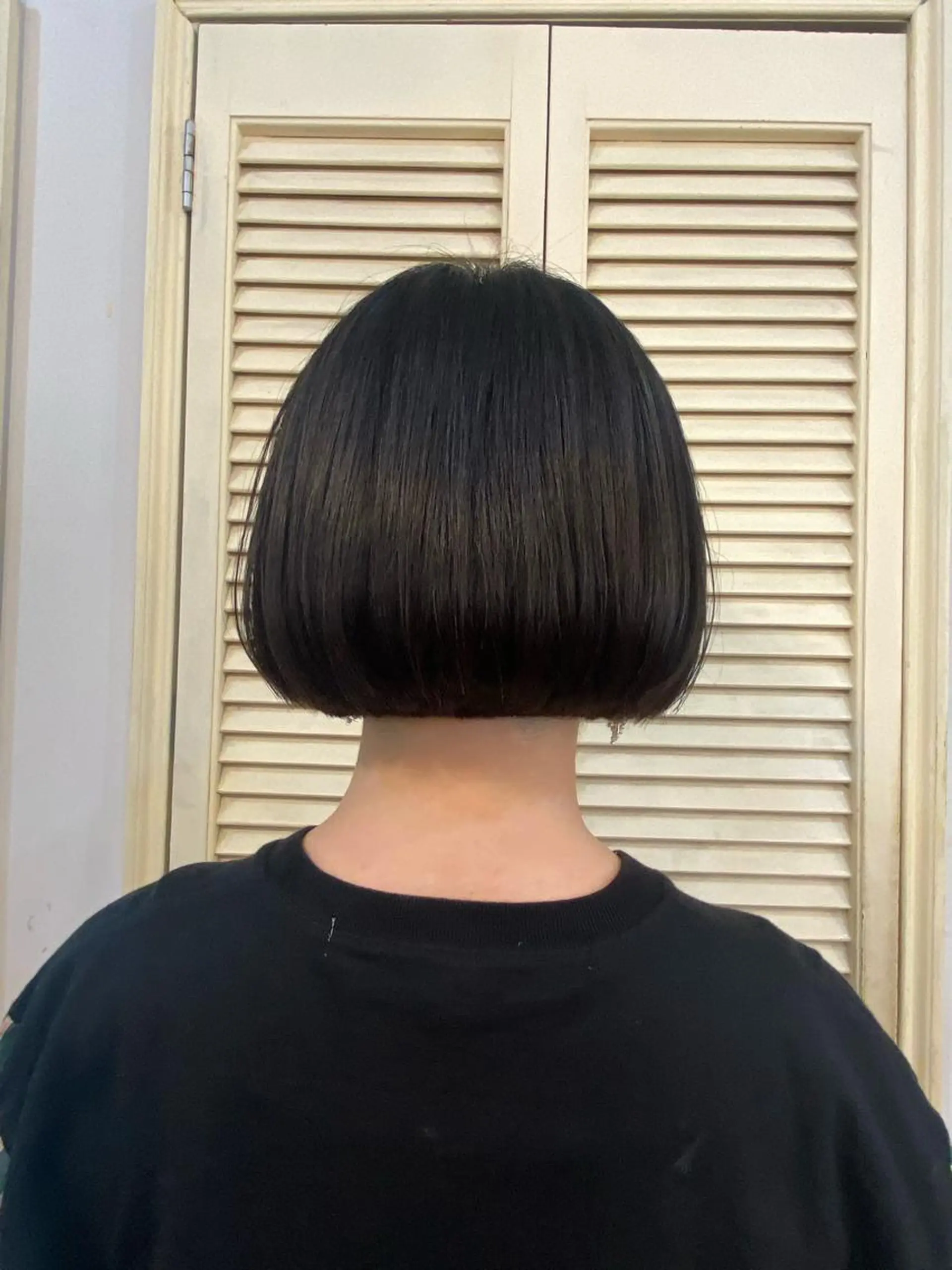 ミディアム カラー ワンレンボブ ミディアムパーマ バレイヤージュ ブリーチ ケアブリーチ カット ヘアカラー トリートメント ♡オシャ髪♡AI ✂️newi町田のヘアスタイル
