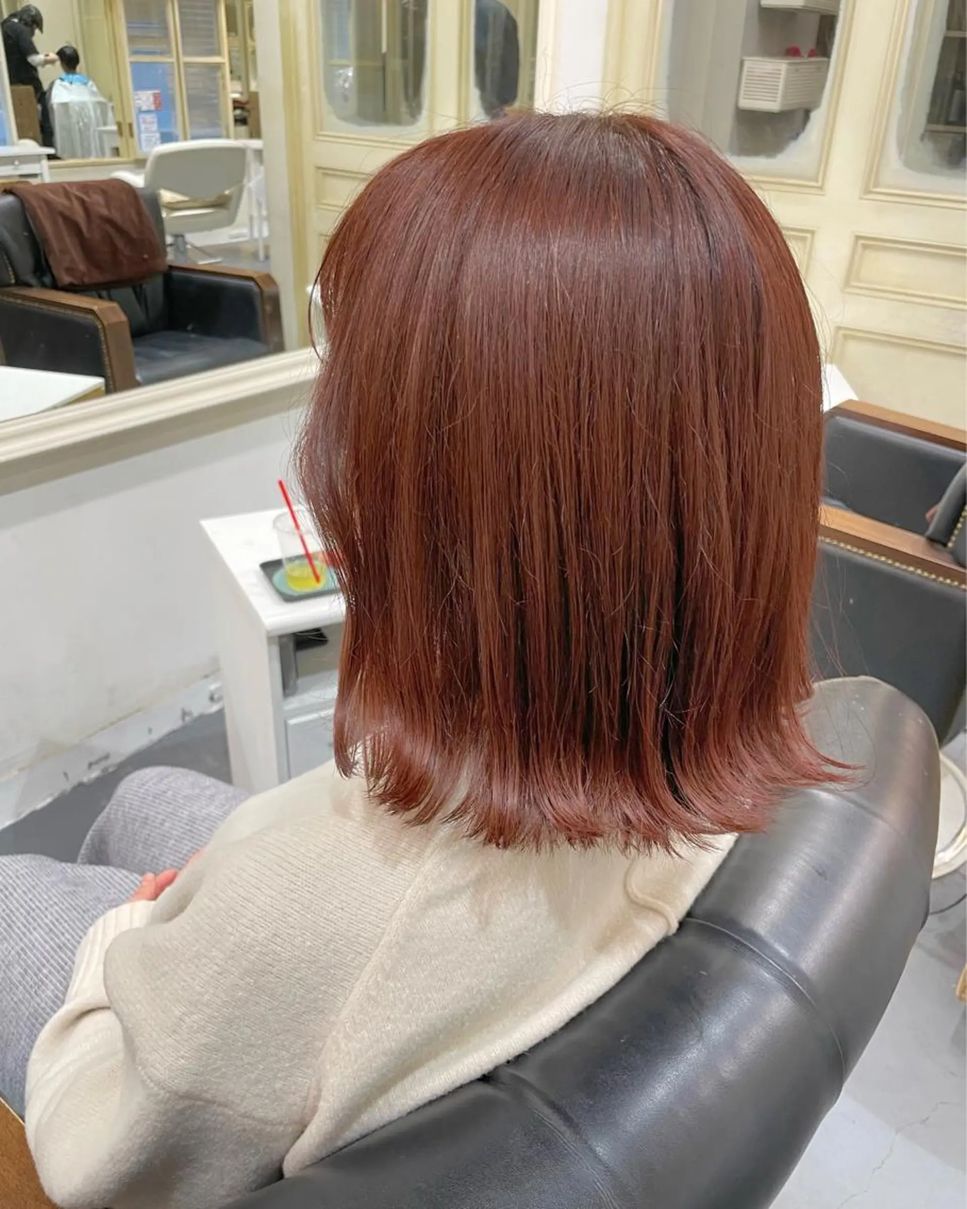 ショート カラー ブリーチ ブラウンカラー ブリーチなしカラー ピンクカラー ピンクブラウン ぱつっとボブ 古家 佑真のヘアスタイル
