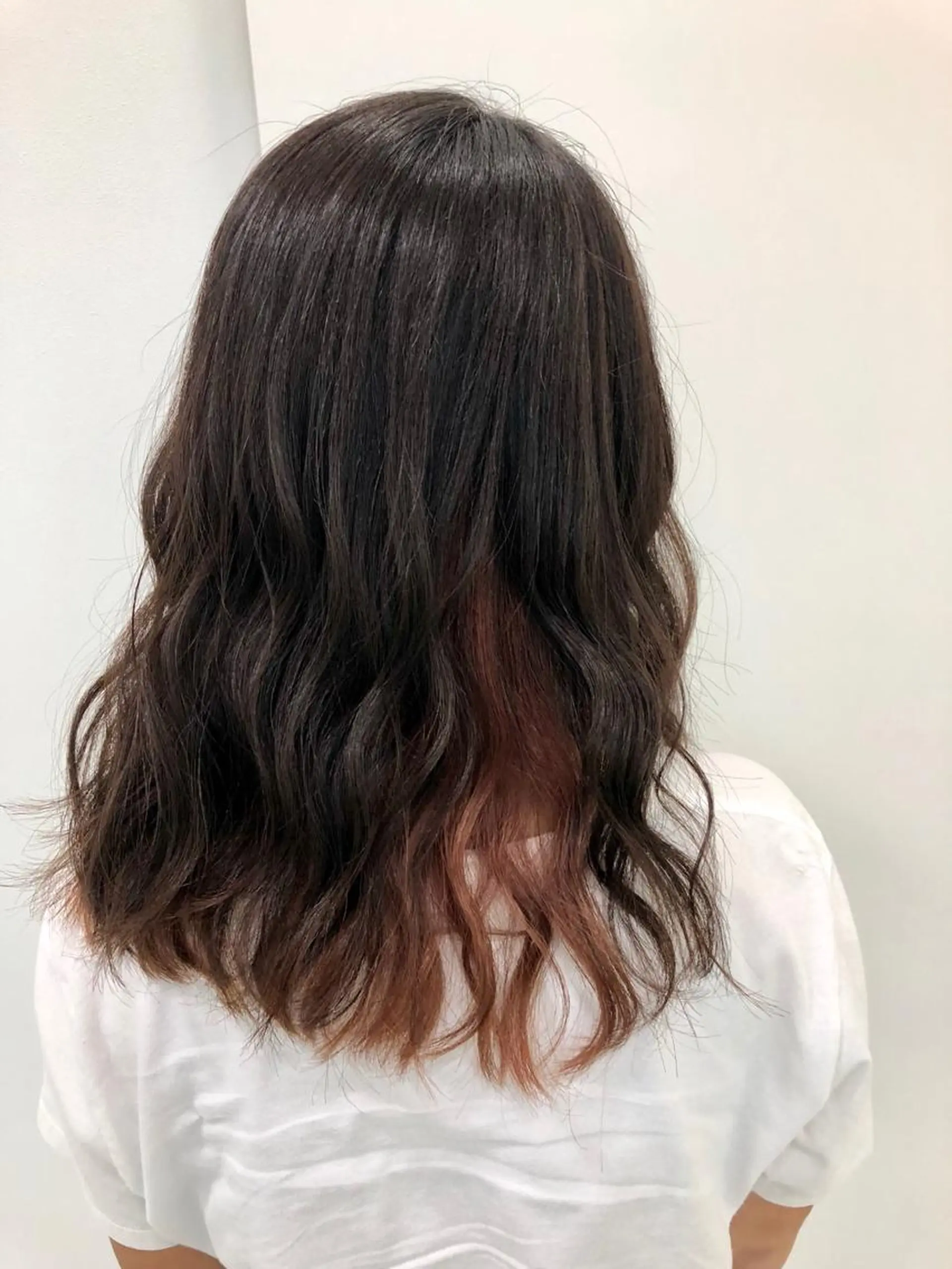 セミロング カラー ブリーチ デザインカラー インナーカラー ピンクカラー ヘアカラー 岩崎 裕司のヘアスタイル