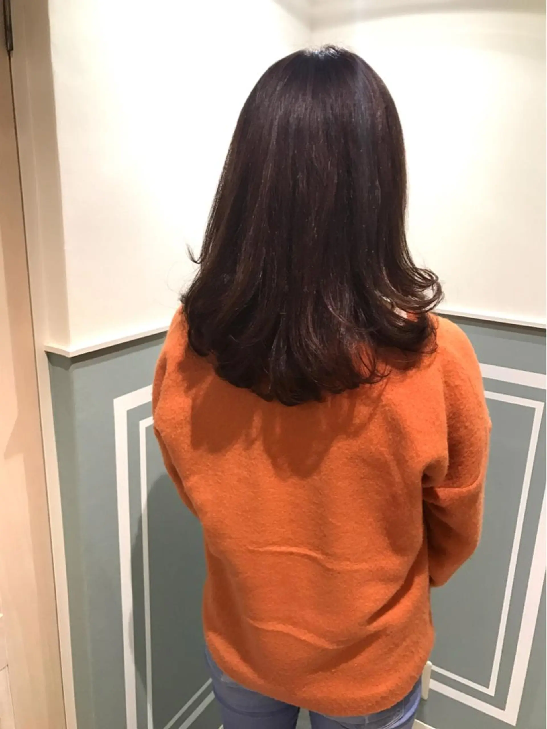 セミロング カラー イルミナカラー ヤマナカ エリカのヘアスタイル
