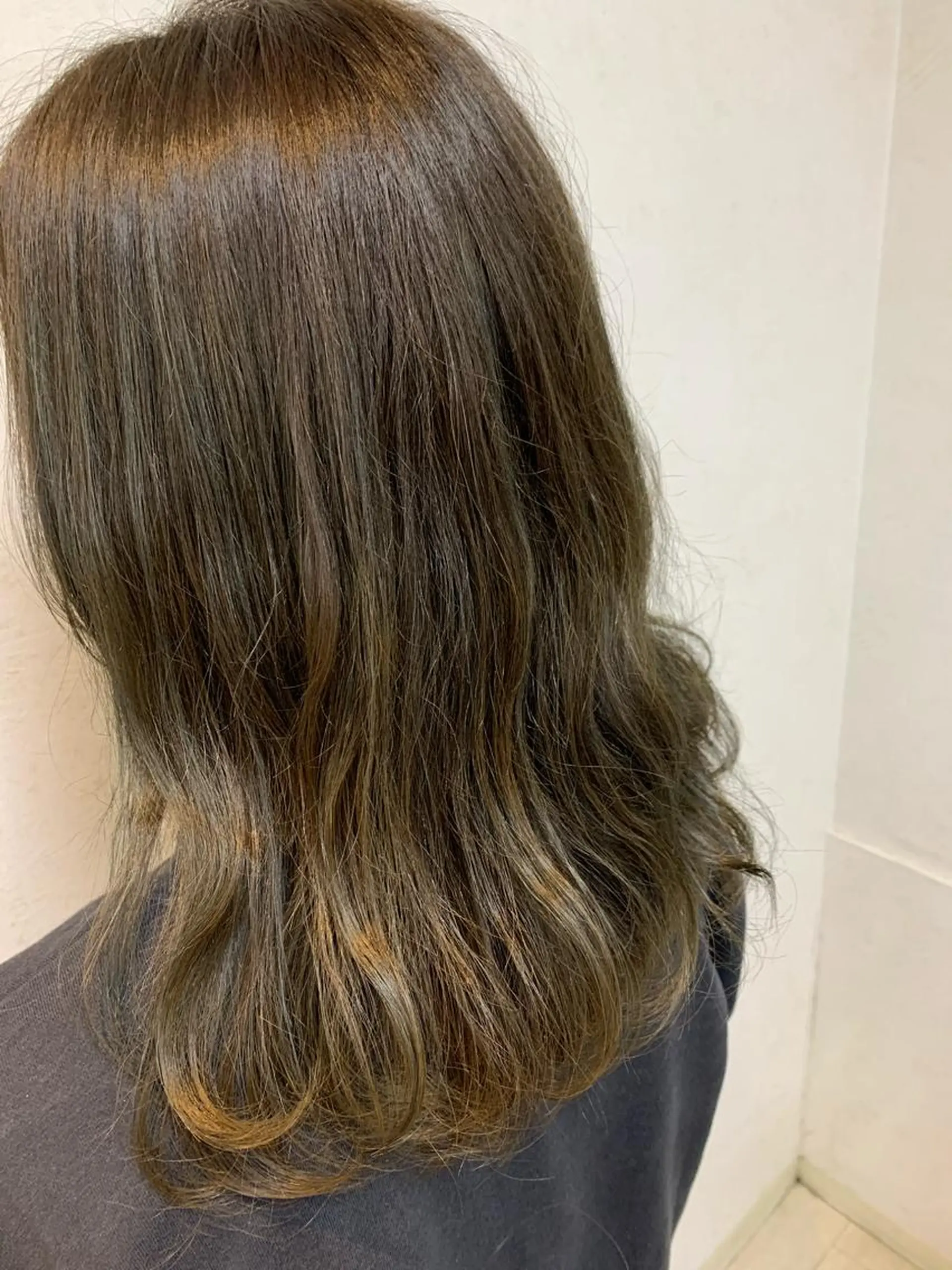 セミロング カラー 隅田 美樹のヘアスタイル
