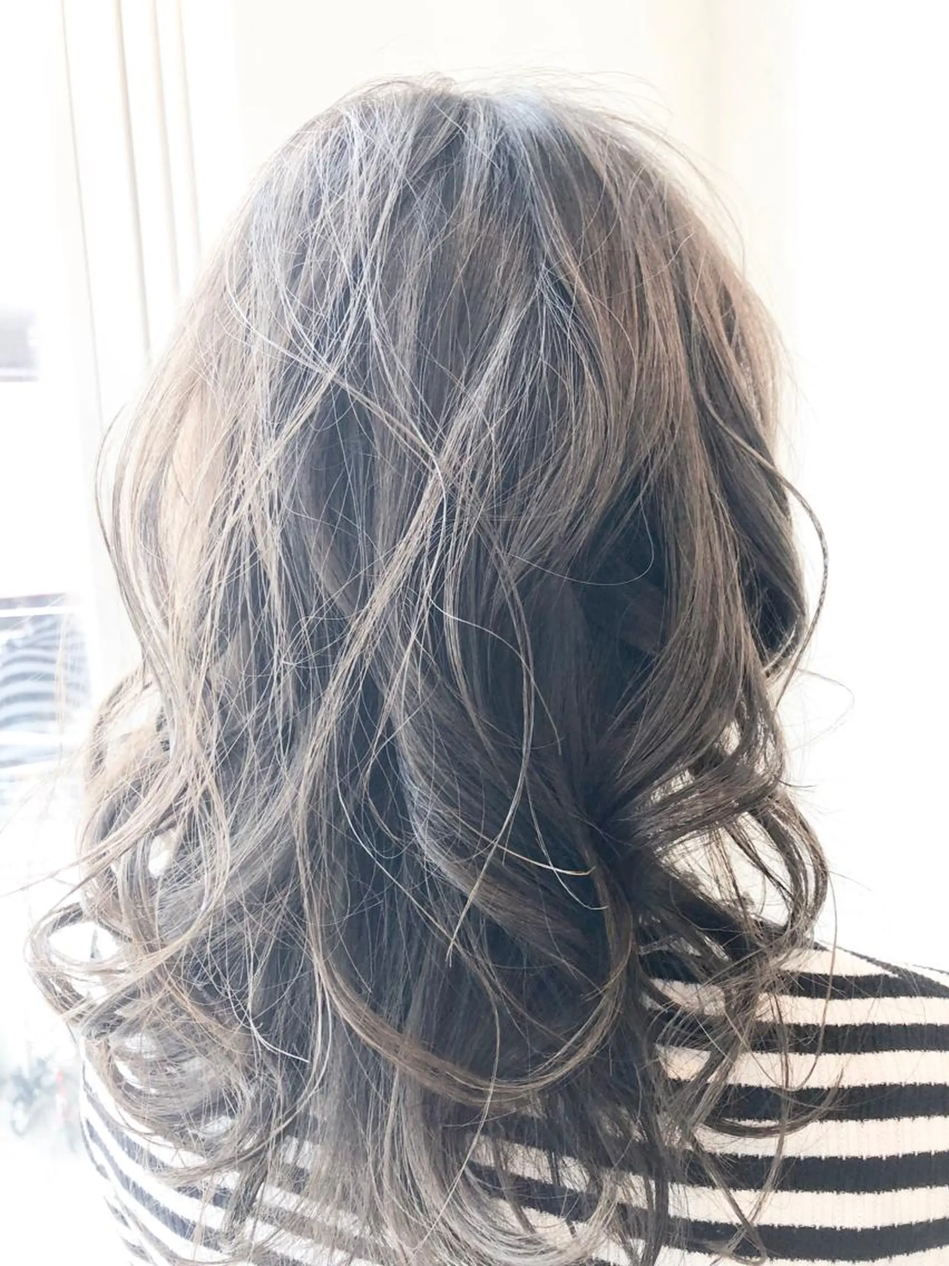 セミロング カラー グレージュ TOWA 野村　コウダイのヘアスタイル