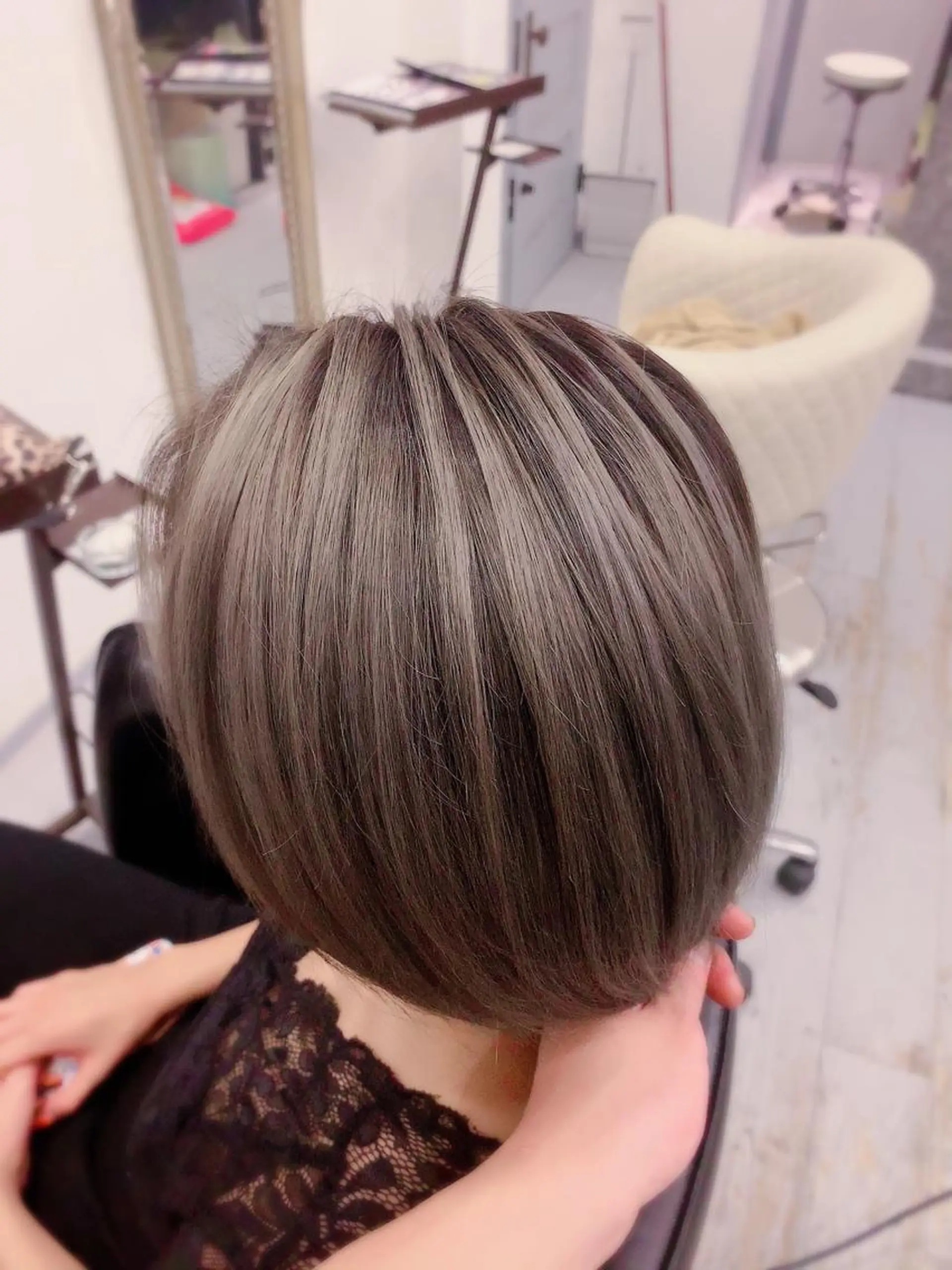 ショート カラー バレイヤージュ シルバー レイヤーカット ヘアカラー トリートメント 🍀Moda by Grande🍀のヘアスタイル