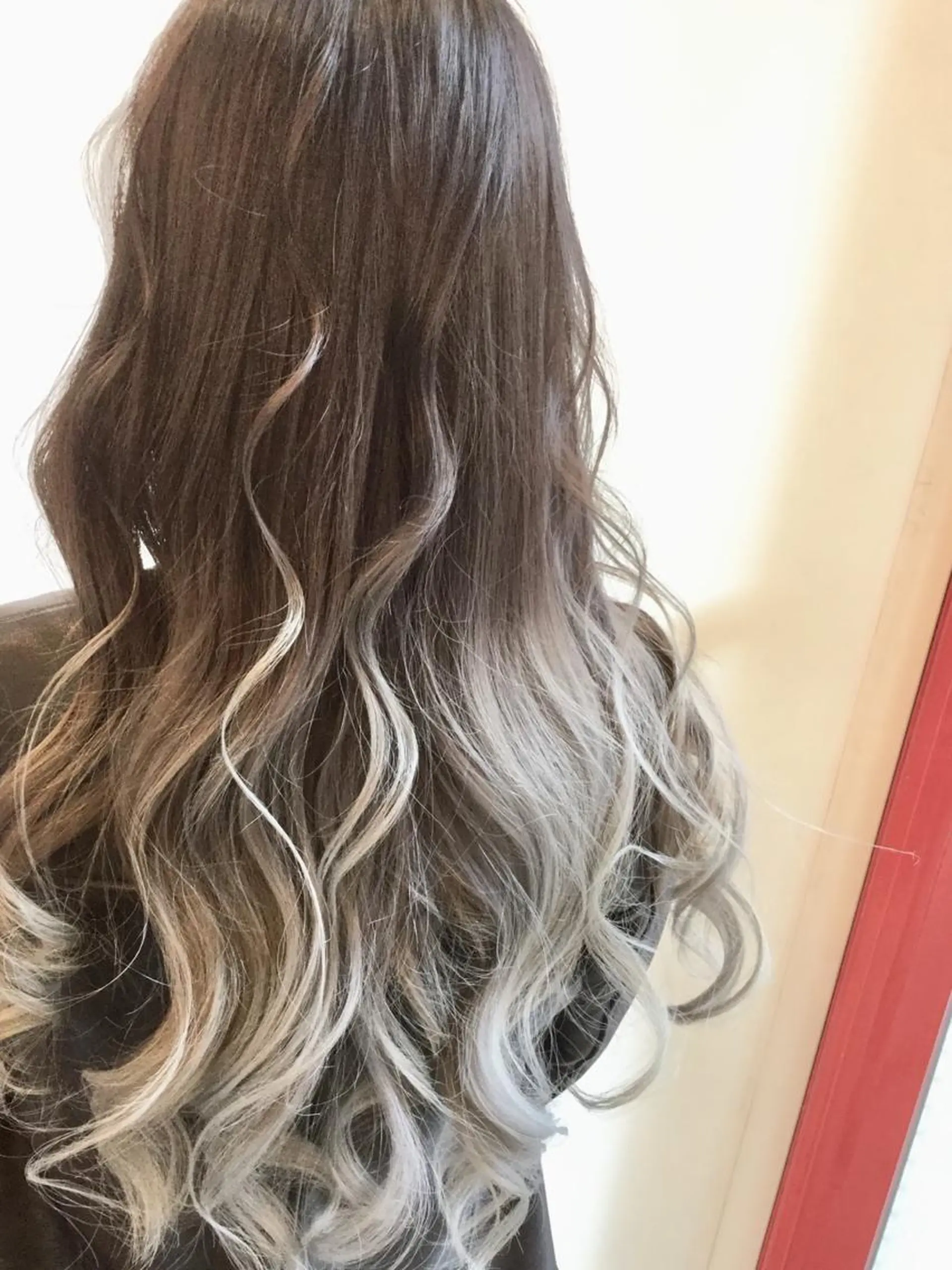 ロング カラー アッシュ ブリーチ ヘアカラー 加藤 直樹のヘアスタイル
