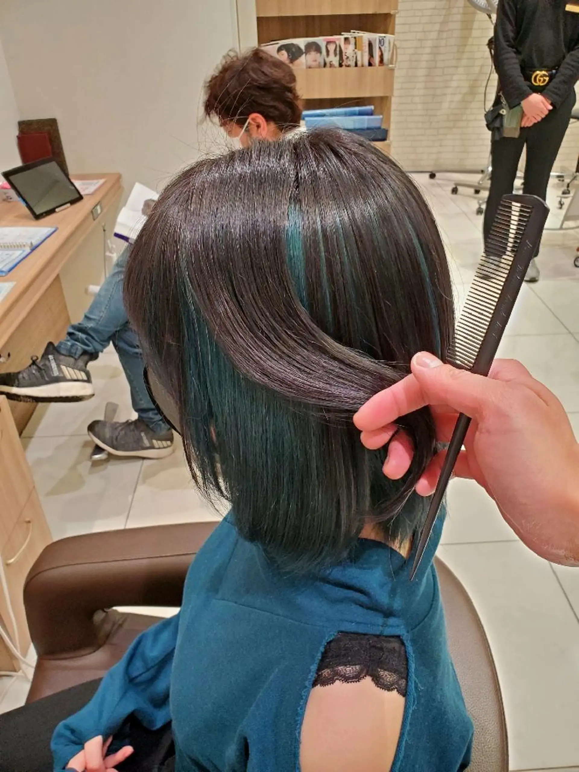 ミディアム カラー ブリーチ ダークグレー エメラルドグリーン イルミナカラー インナーカラー 中村 和貴のヘアスタイル