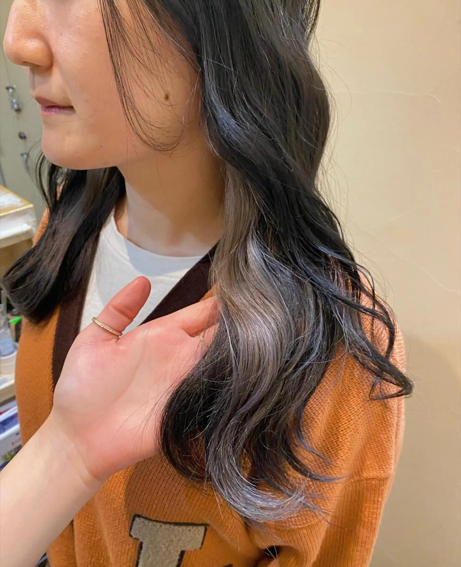 カラー ブリーチ イヤリングカラー フェイスヘアークリエイション所属・大形 誉のヘアスタイル