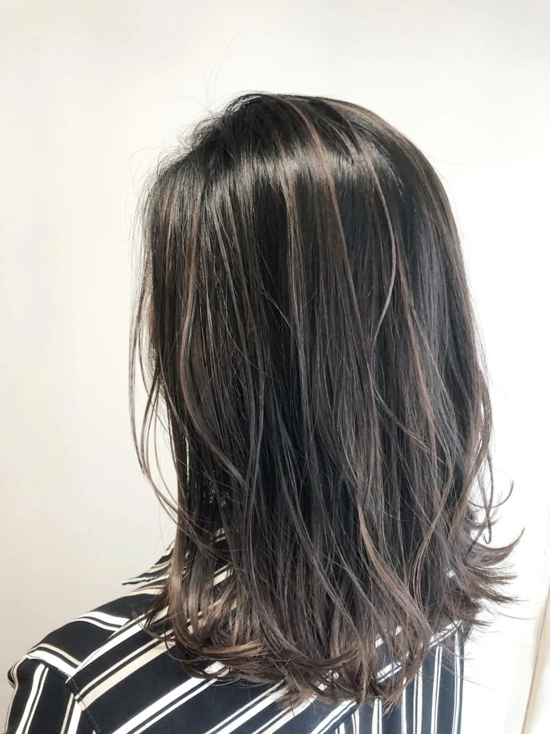 ミディアム ハイライト EIGHT 船橋のヘアスタイル