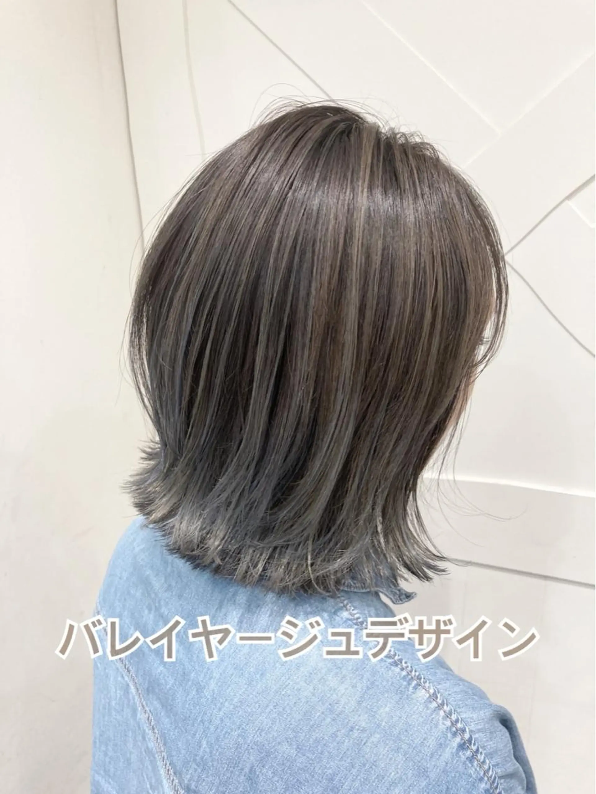 ミディアム 白髪ぼかしハイライト ヘアアレンジのヘアスタイル