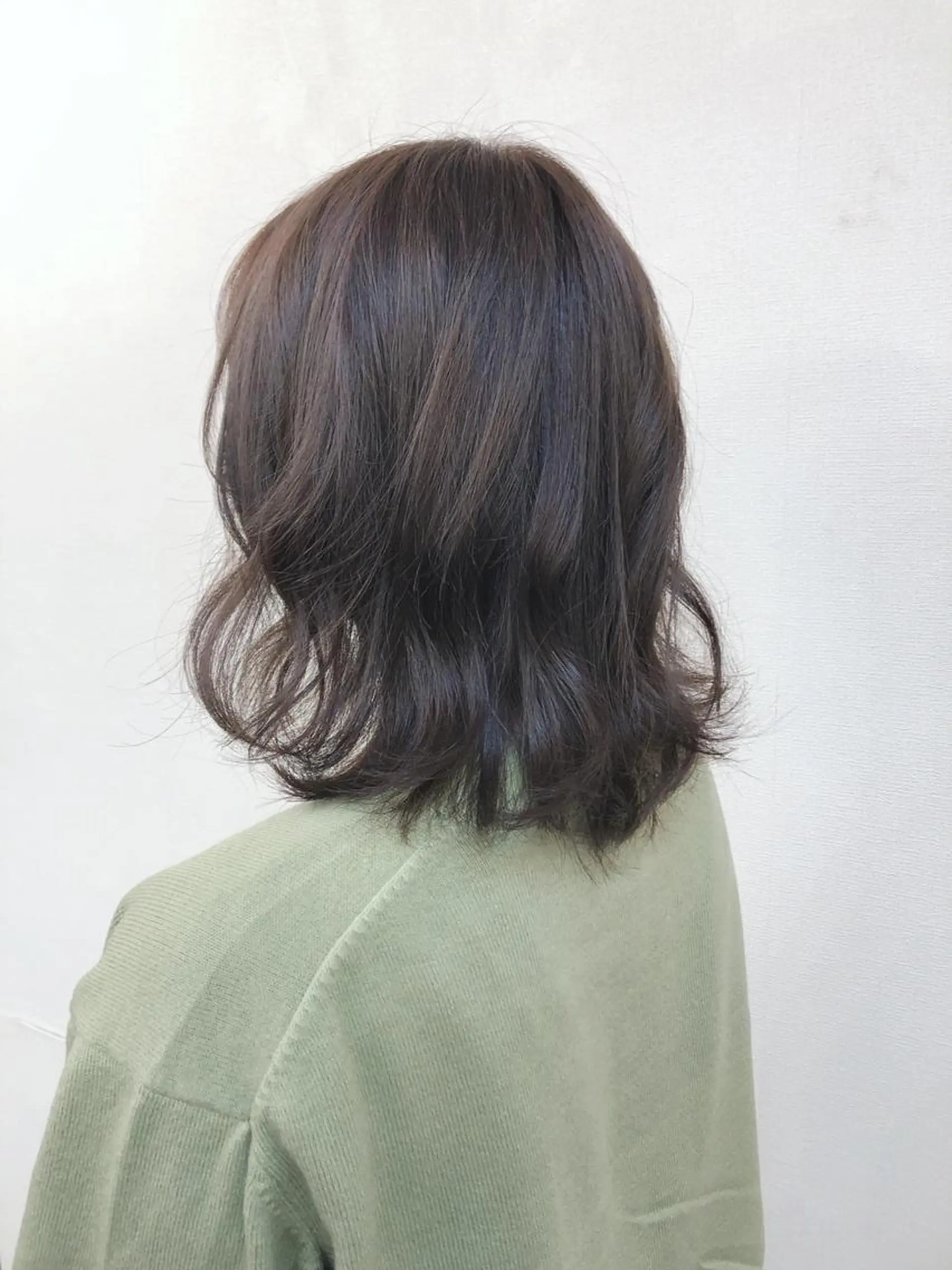 ミディアム ボブ カット ヘアカラー 崎山 瑠依のヘアスタイル