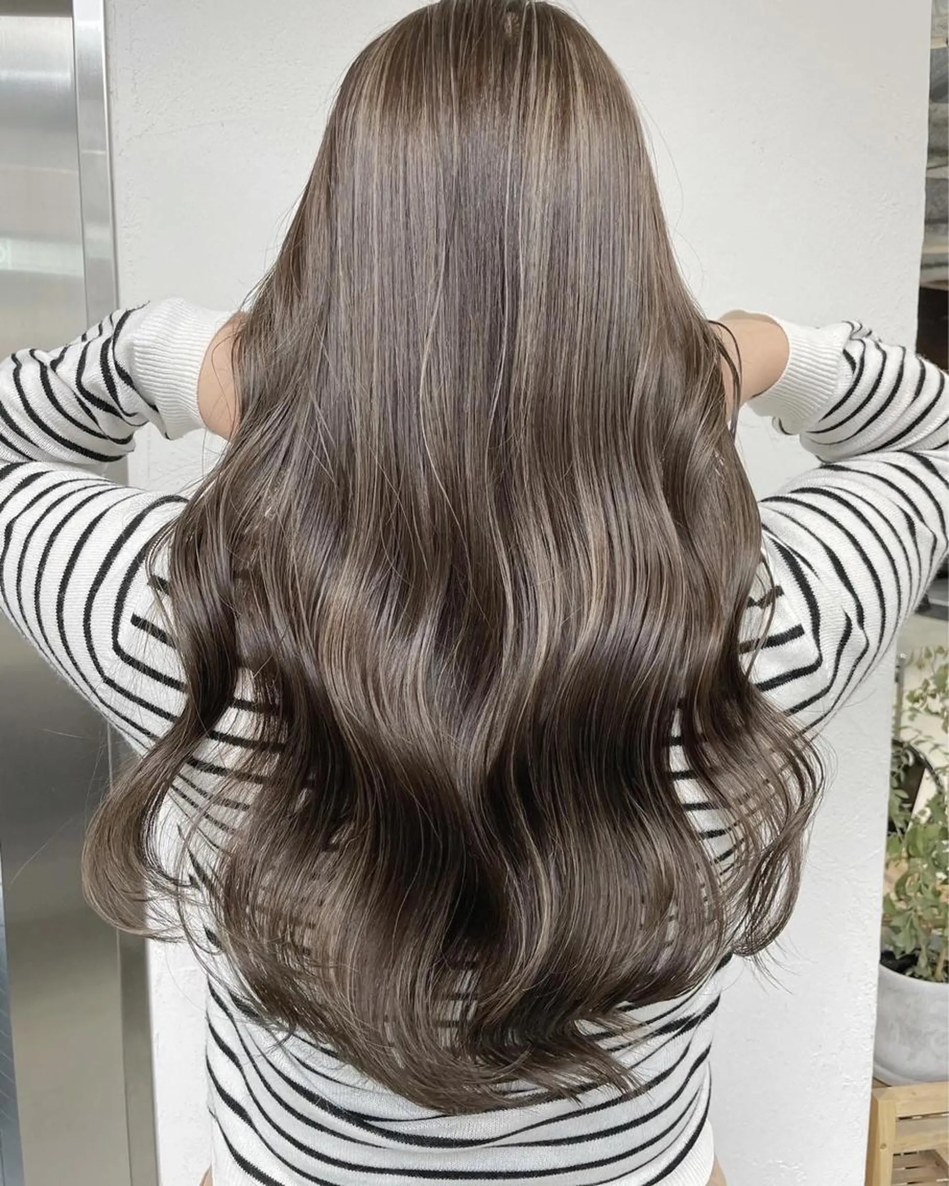 ロング カラー ハイライトカラー ハイライト ヘアカラー トリートメント ☀️東京→岡崎☀️ ハイライト青山彪雅のヘアスタイル