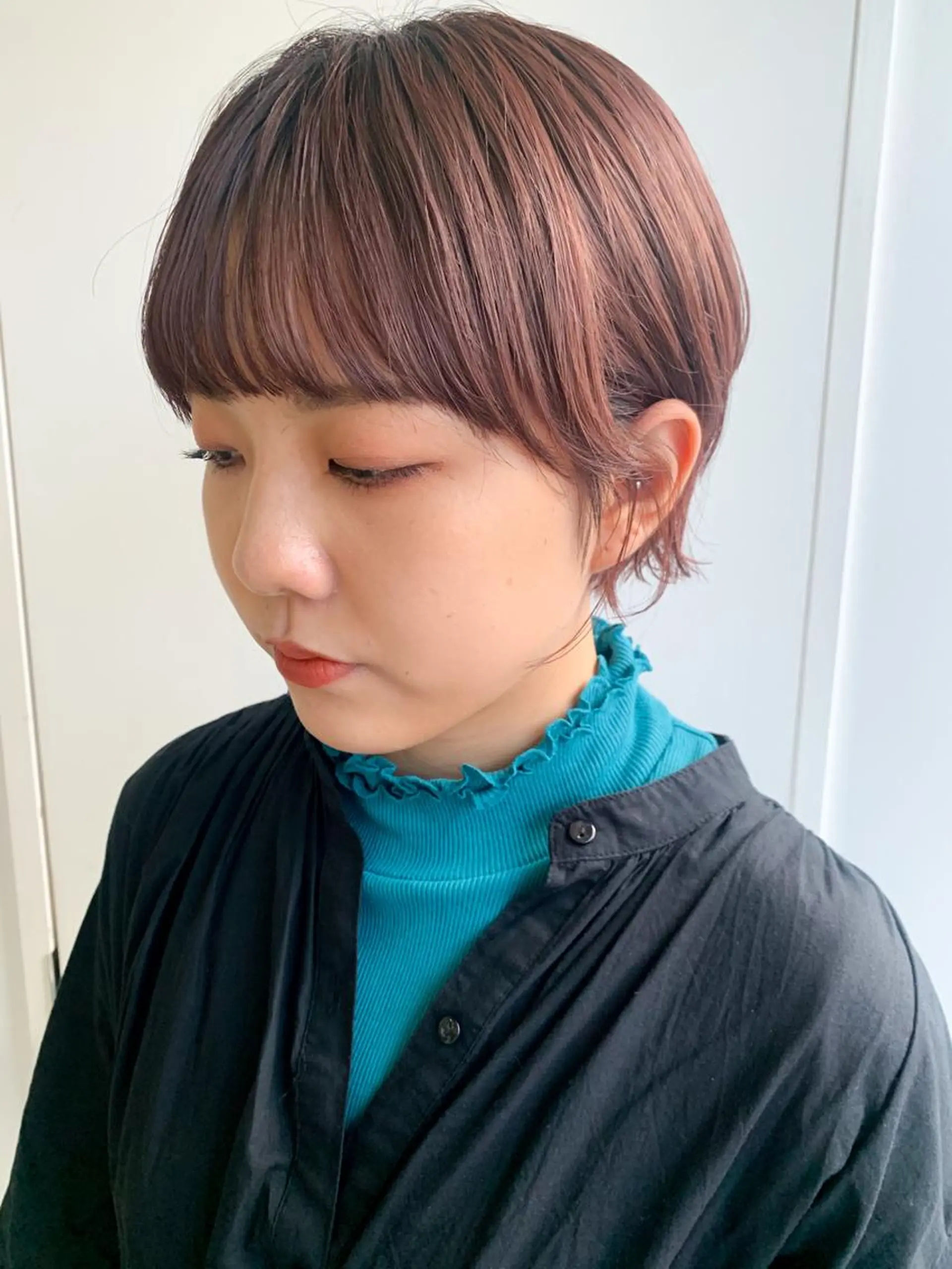 ショート nuu所属・💜ショート💜 ウルフ、ボブ二色亜美のヘアスタイル