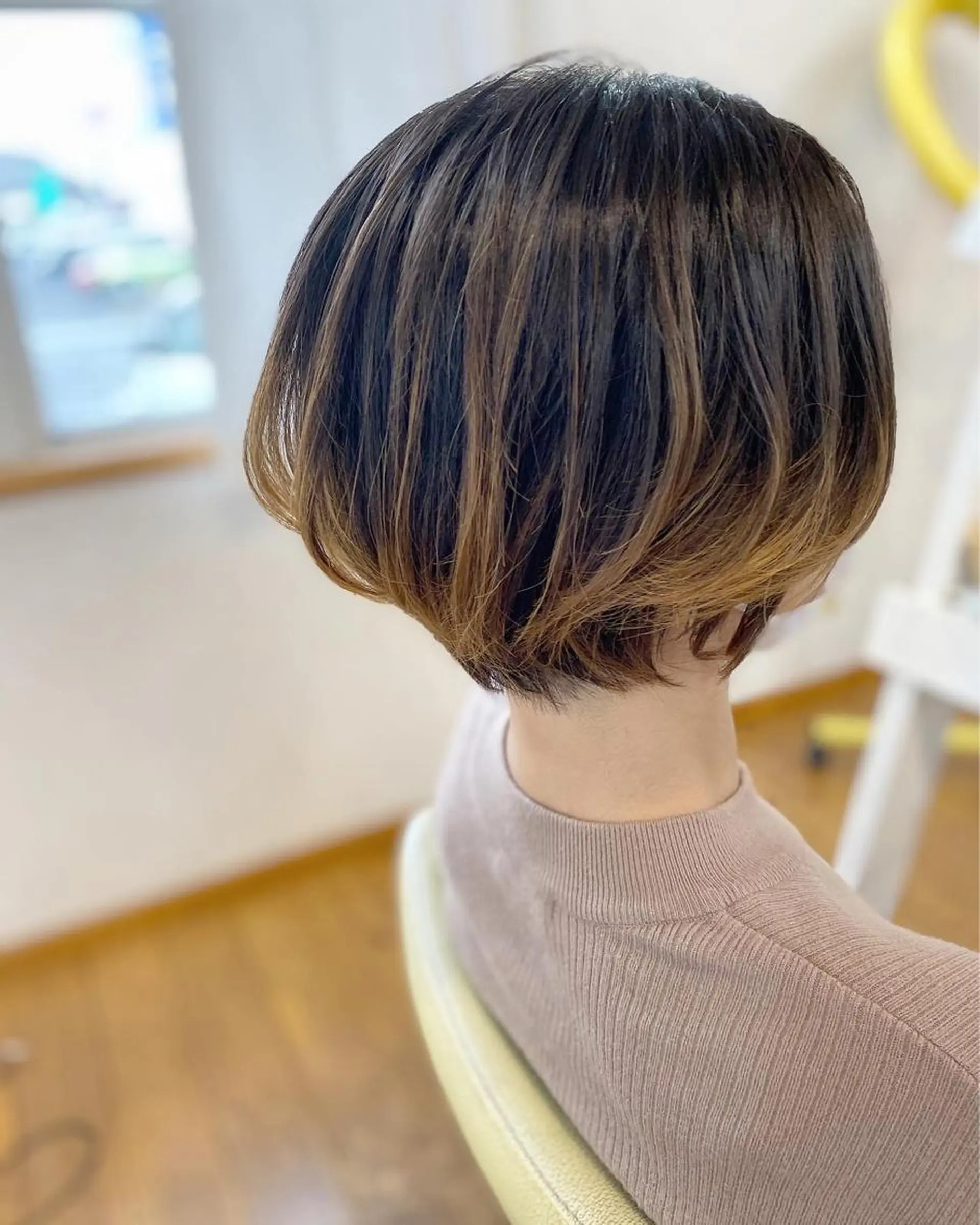 ショート カラー ショートボブ バレイヤージュ ボブ レイヤーカット ショートヘア 荒木 ひろかのヘアスタイル