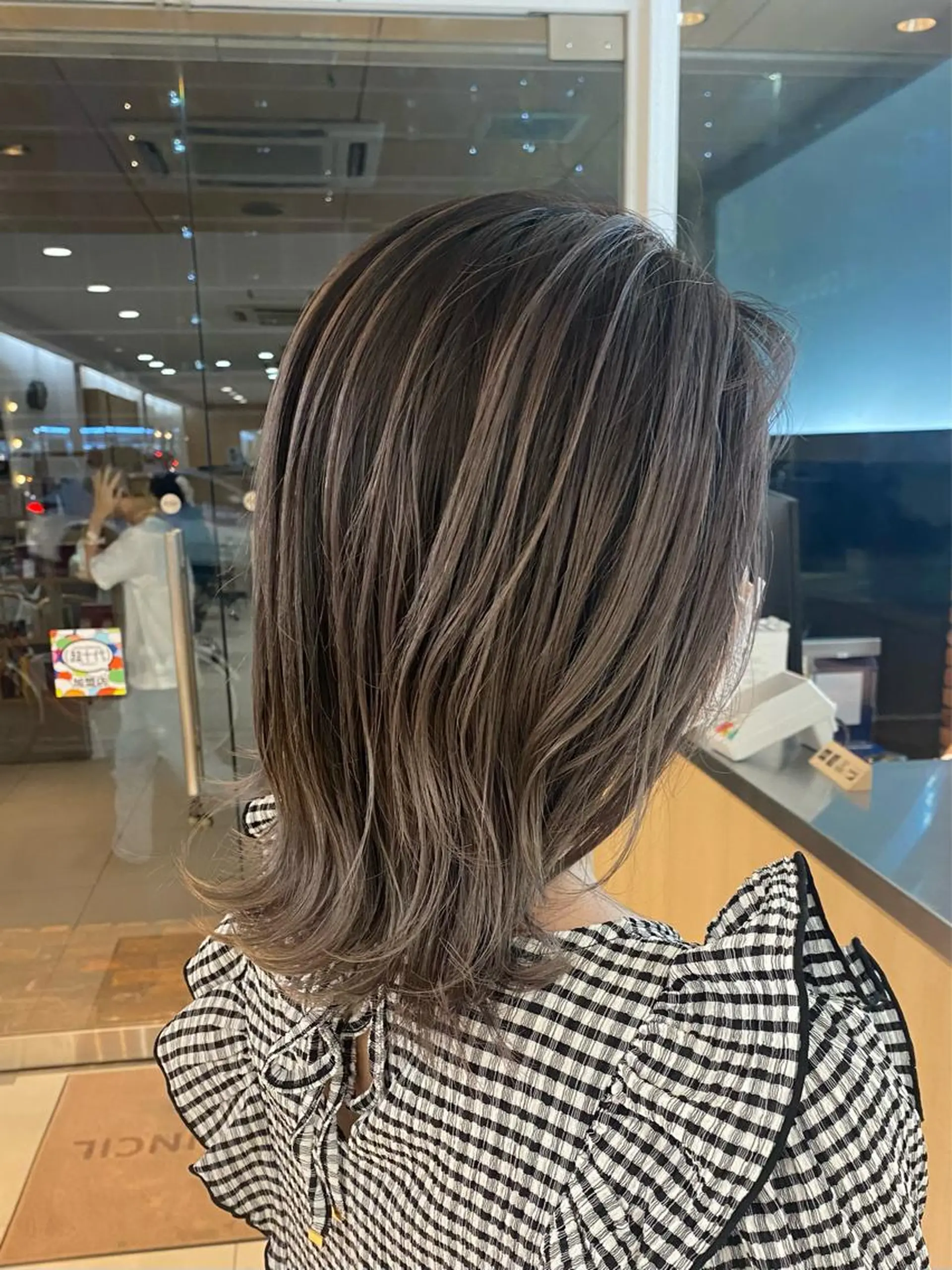ミディアム レイヤーカット 大川 綾乃のヘアスタイル