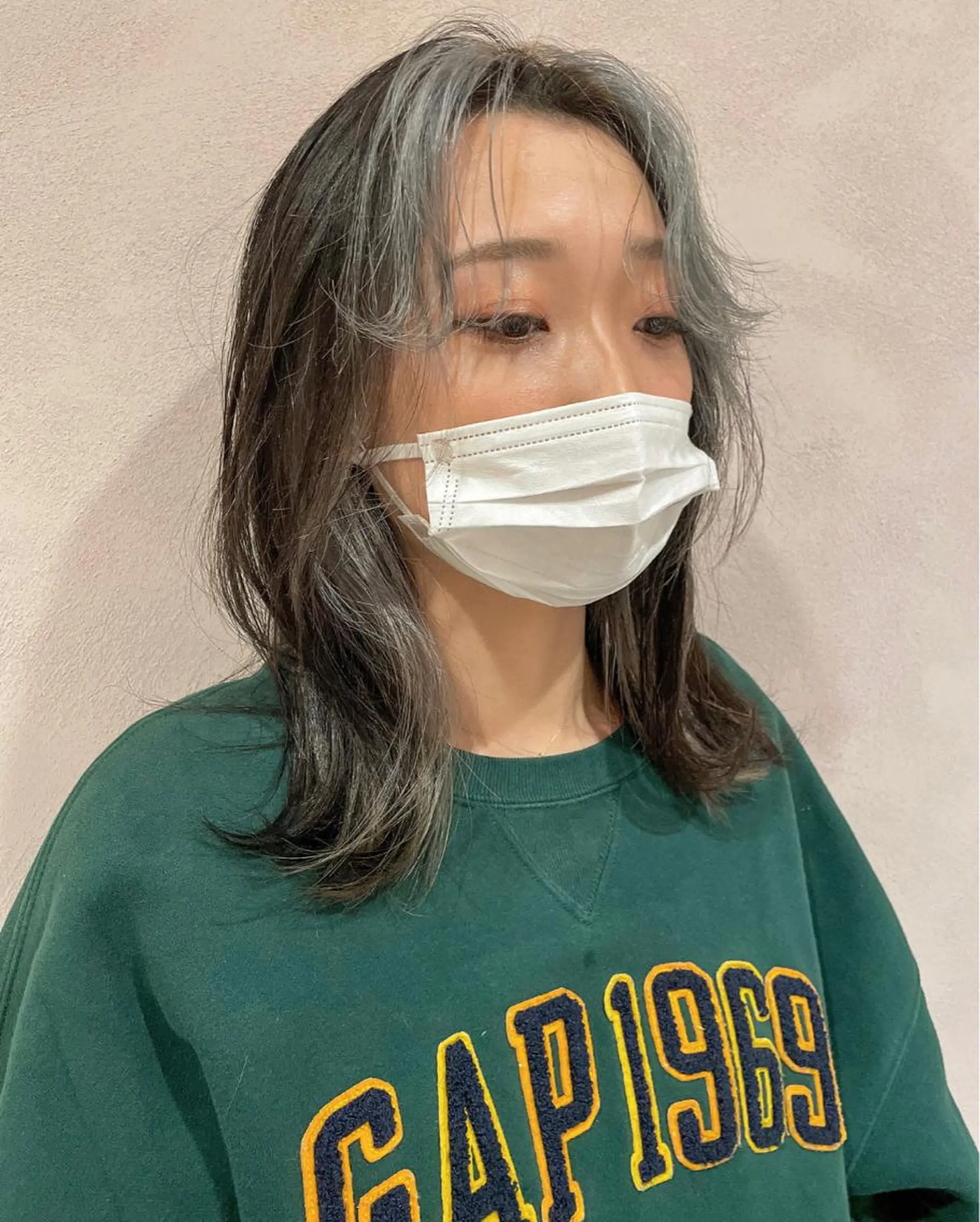 セミロング ミストバング 和泉市フルール 吉田　瞬也のヘアスタイル