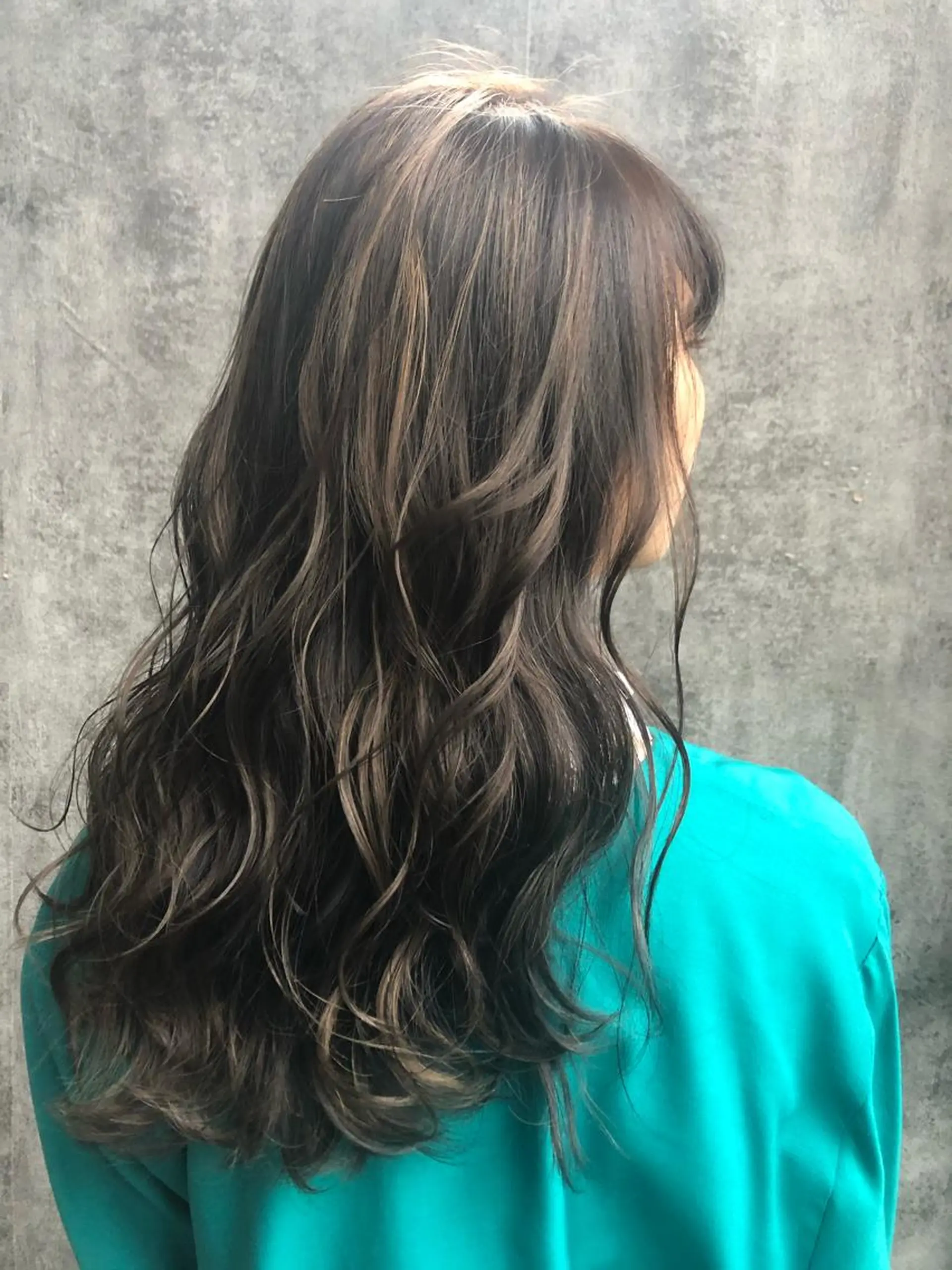 カラー ハイライトカラー 艶ハイトーンブリーチ 🌈小林侑雅のヘアスタイル