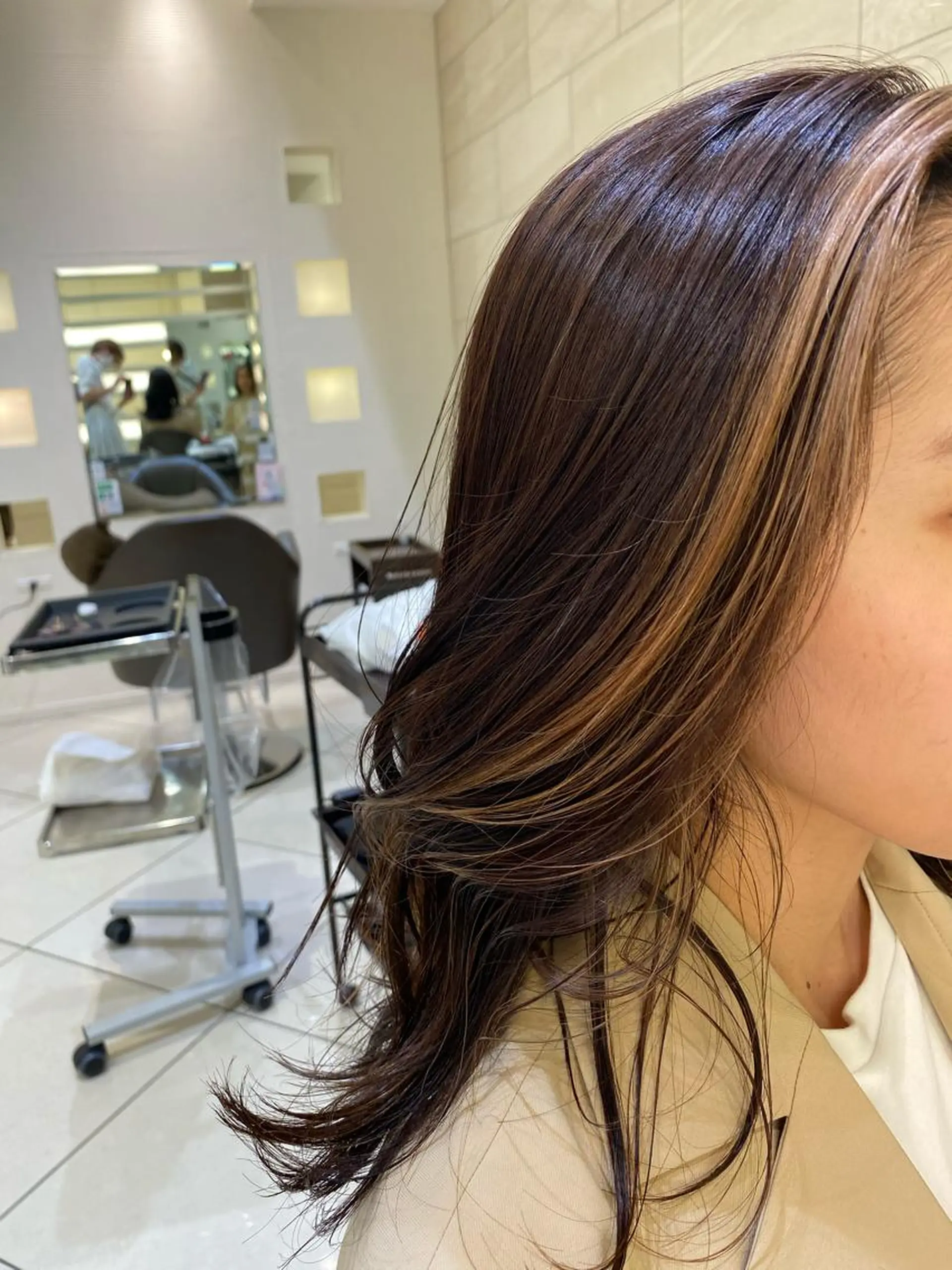 セミロング カラー プレイングカラー🤍 細めハイライトのヘアスタイル