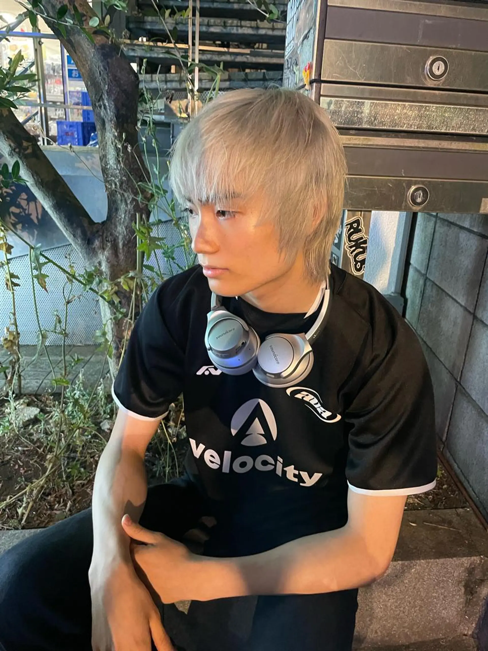 ショート カラー メンズ メンズバレイヤージュ メンズブリーチ センターパート フェードカット メンズハイライト ヘアカラー トリートメント スパイラルパーマ 🌐hina⭐️のヘアスタイル