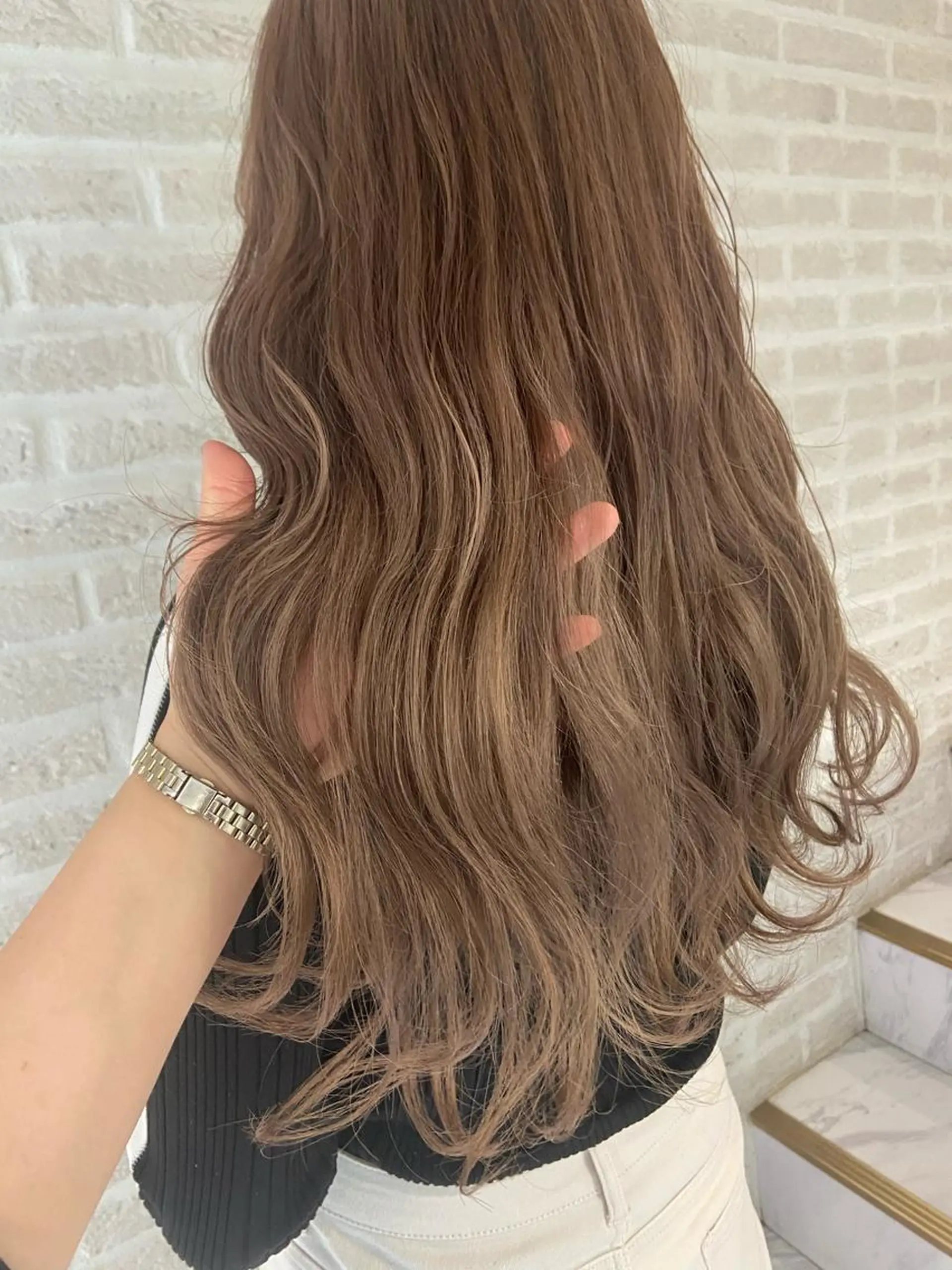 ロング カラー ヘアアレンジ ベージュカラー ブリーチ ミルクティーベージュ ホワイトミルクティーベージュ カット ヘアカラー トリートメント ヘアセット 北岡慶子☺︎／ リピーター様多数👏のヘアスタイル