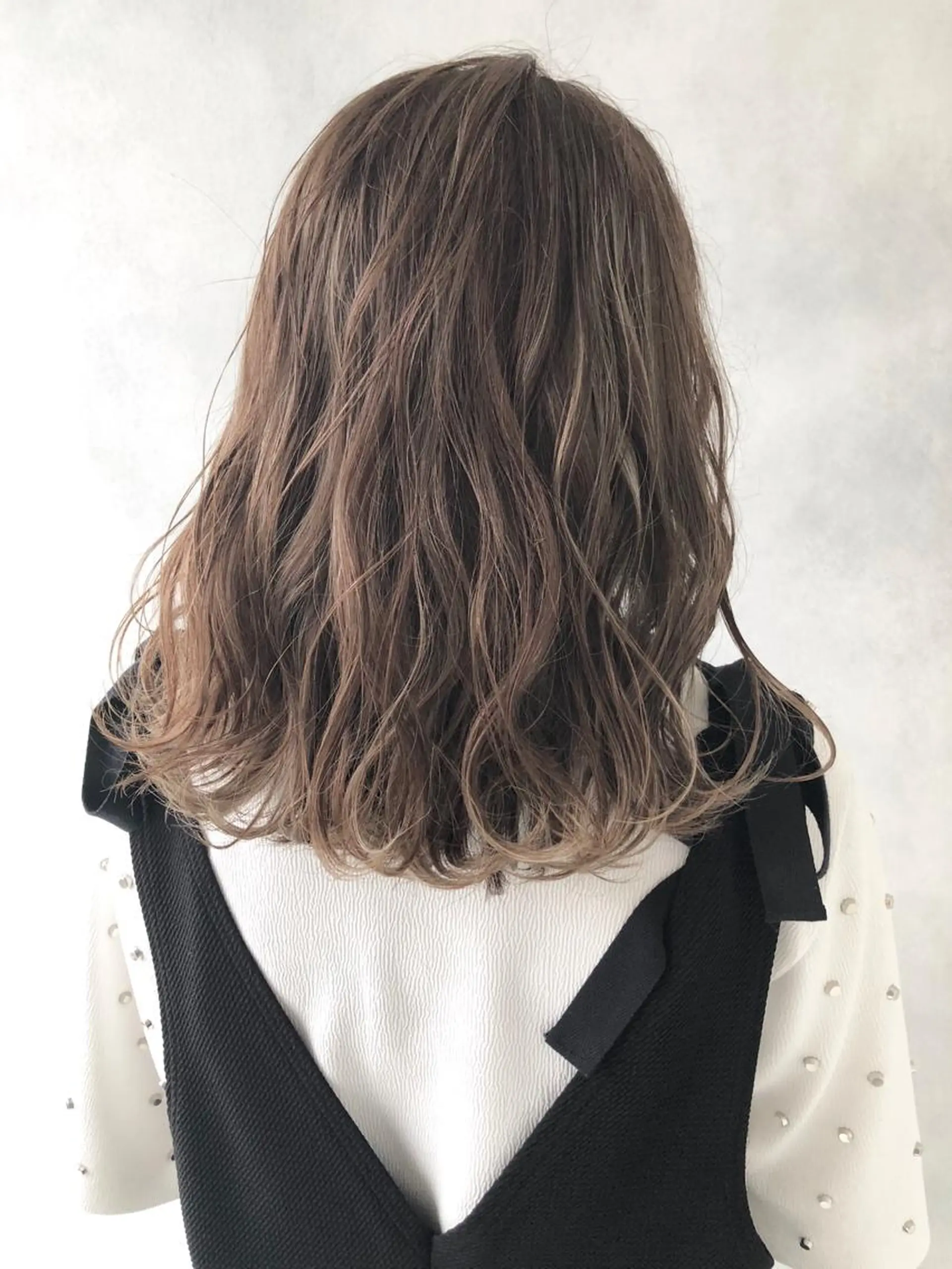 ミディアム ハイライト ヘアカラー トリートメント 小澤大輔 YOLO hairのヘアスタイル