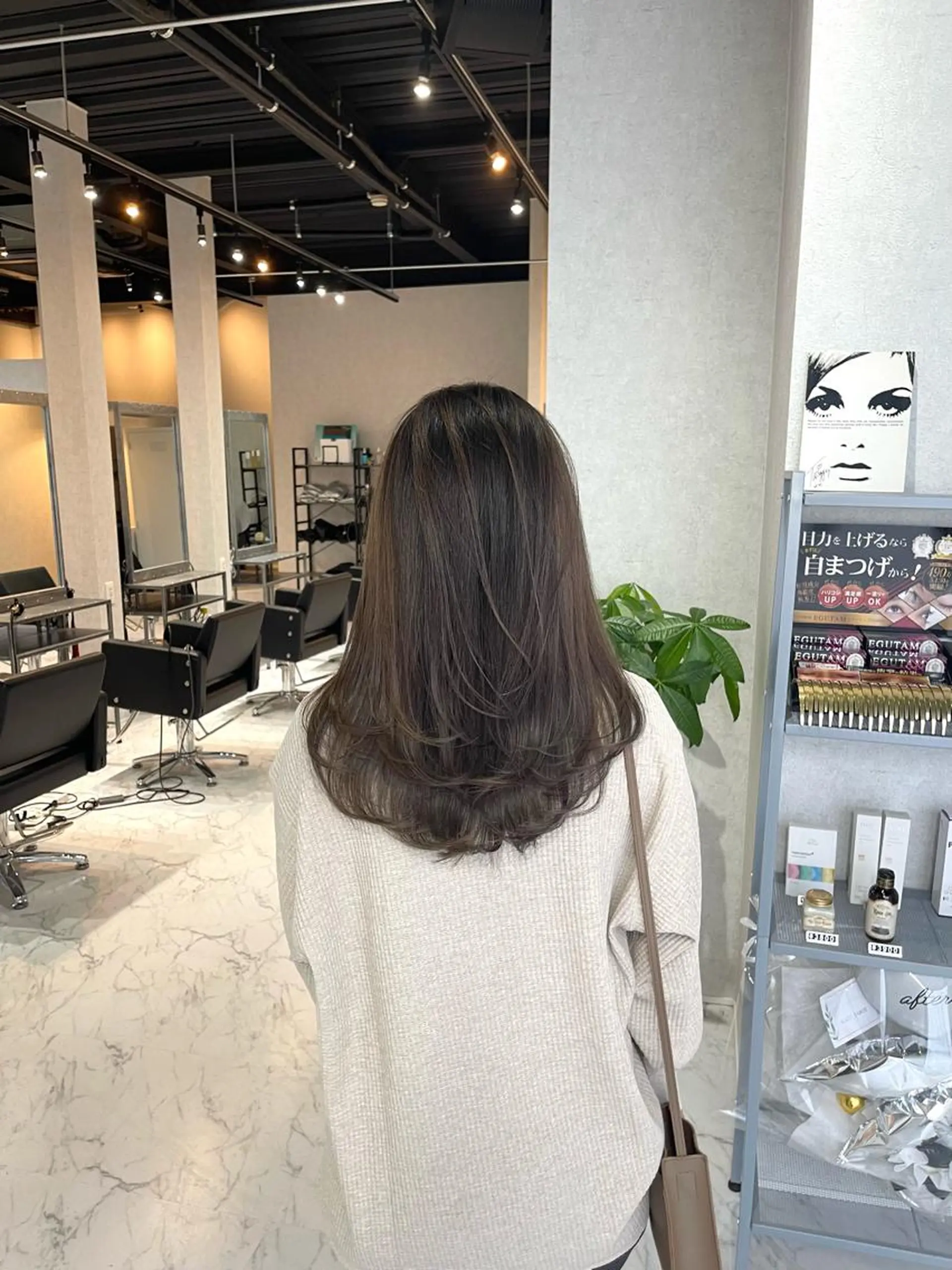 ミディアム カラー ヘアアレンジ バレイヤージュ デザインカラー ハイライトカラー 外国人風カラー ハイライト カット ヘアカラー トリートメント アンドウ ユウ/ レイヤーカット/韓国のヘアスタイル