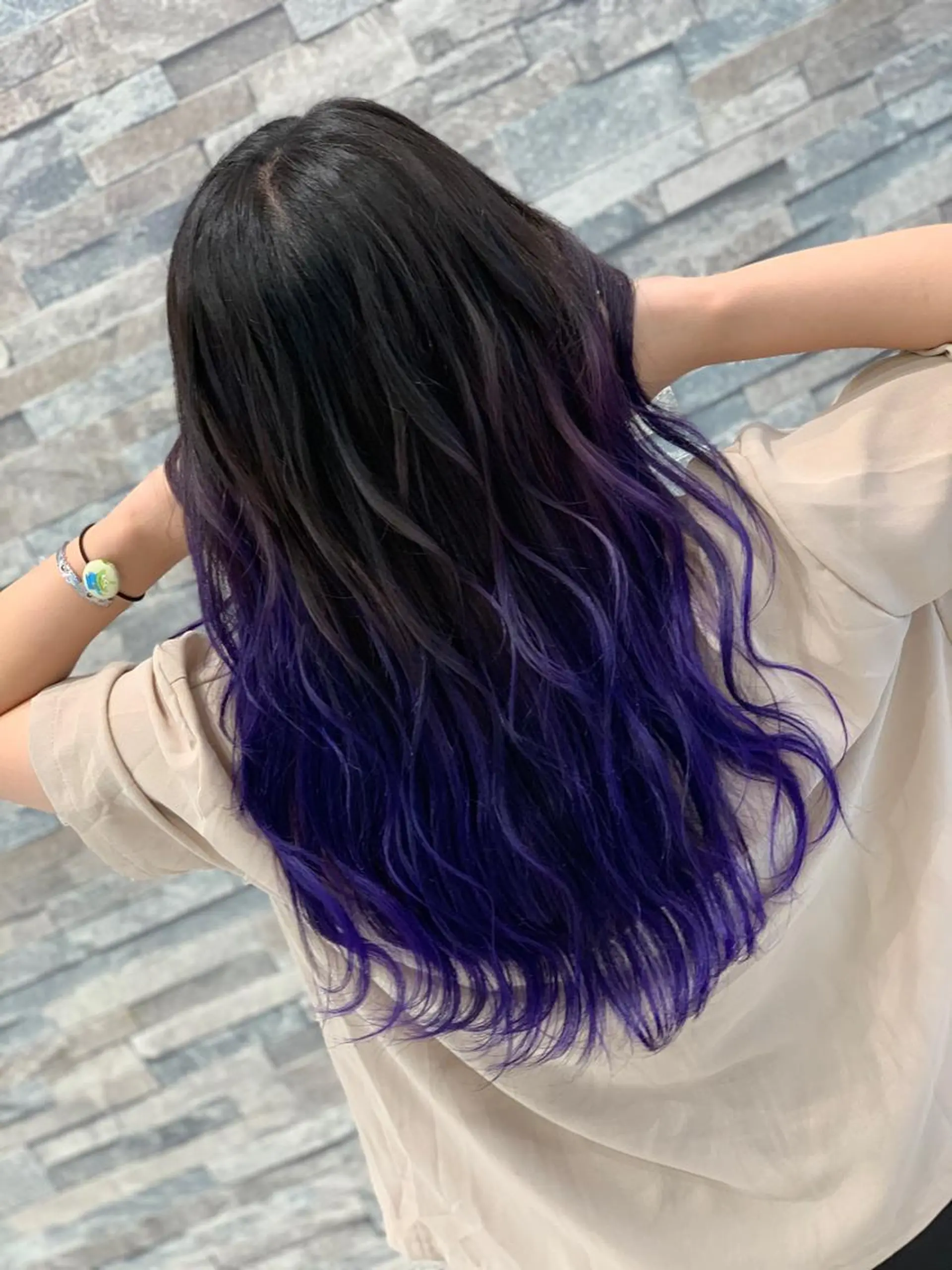 ロング カラー ブリーチ ブルーカラー ブルーバイオレット グラデーションカラー バイオレットカラー カラーと言ったら SAWARAのヘアスタイル
