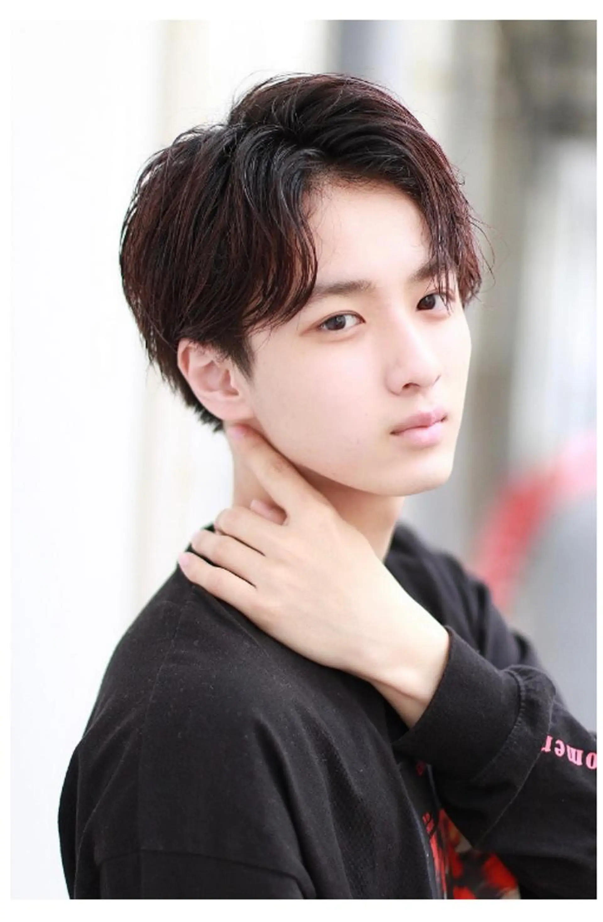 メンズ センターパート 井上 りょうのヘアスタイル