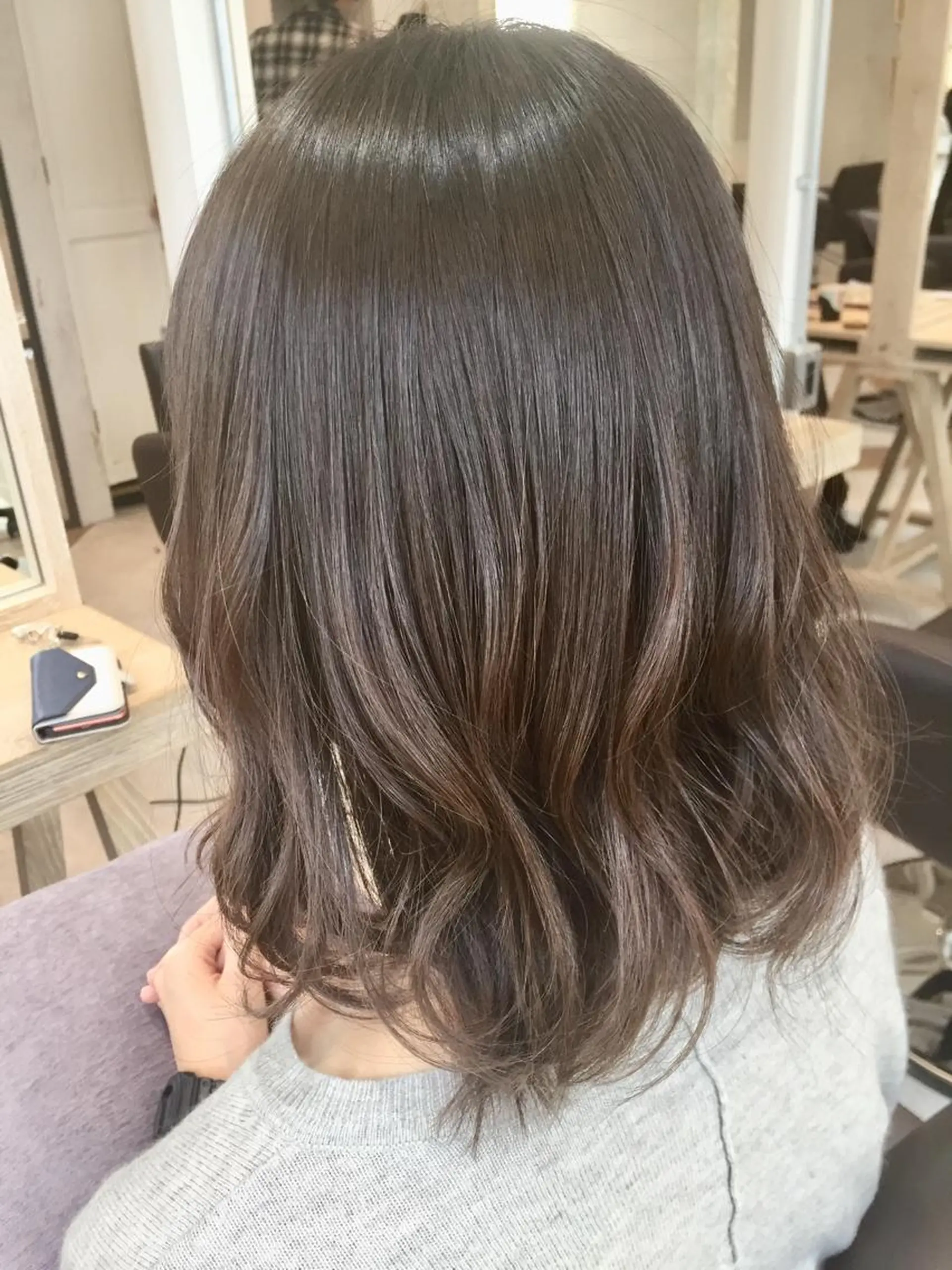 ミディアム カラー アッシュ シルバー シルバーアッシュ カット ヘアカラー トリートメント 【艶髪、髪質改善✨】 Zina杉川のヘアスタイル