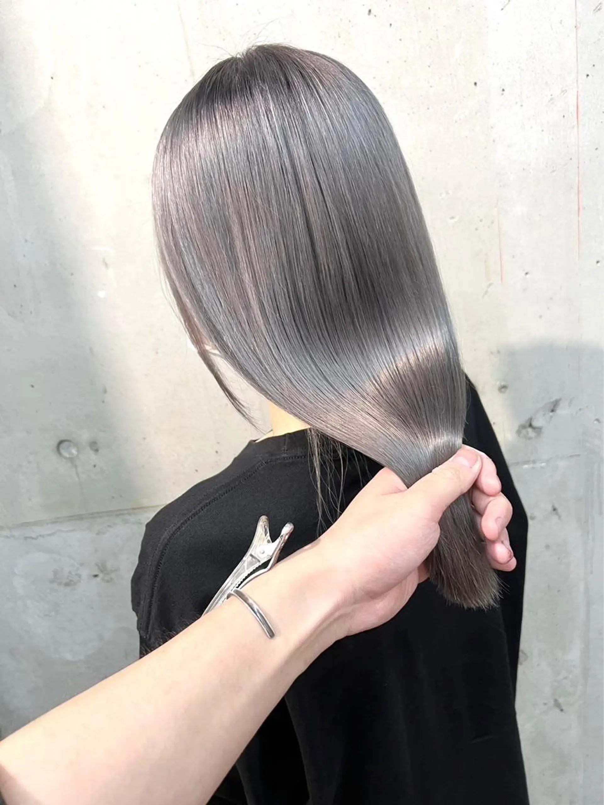 ロング カラー シルバー lani hair salon所属・SHOTO ハイトー ン/デザインカラーのヘアスタイル