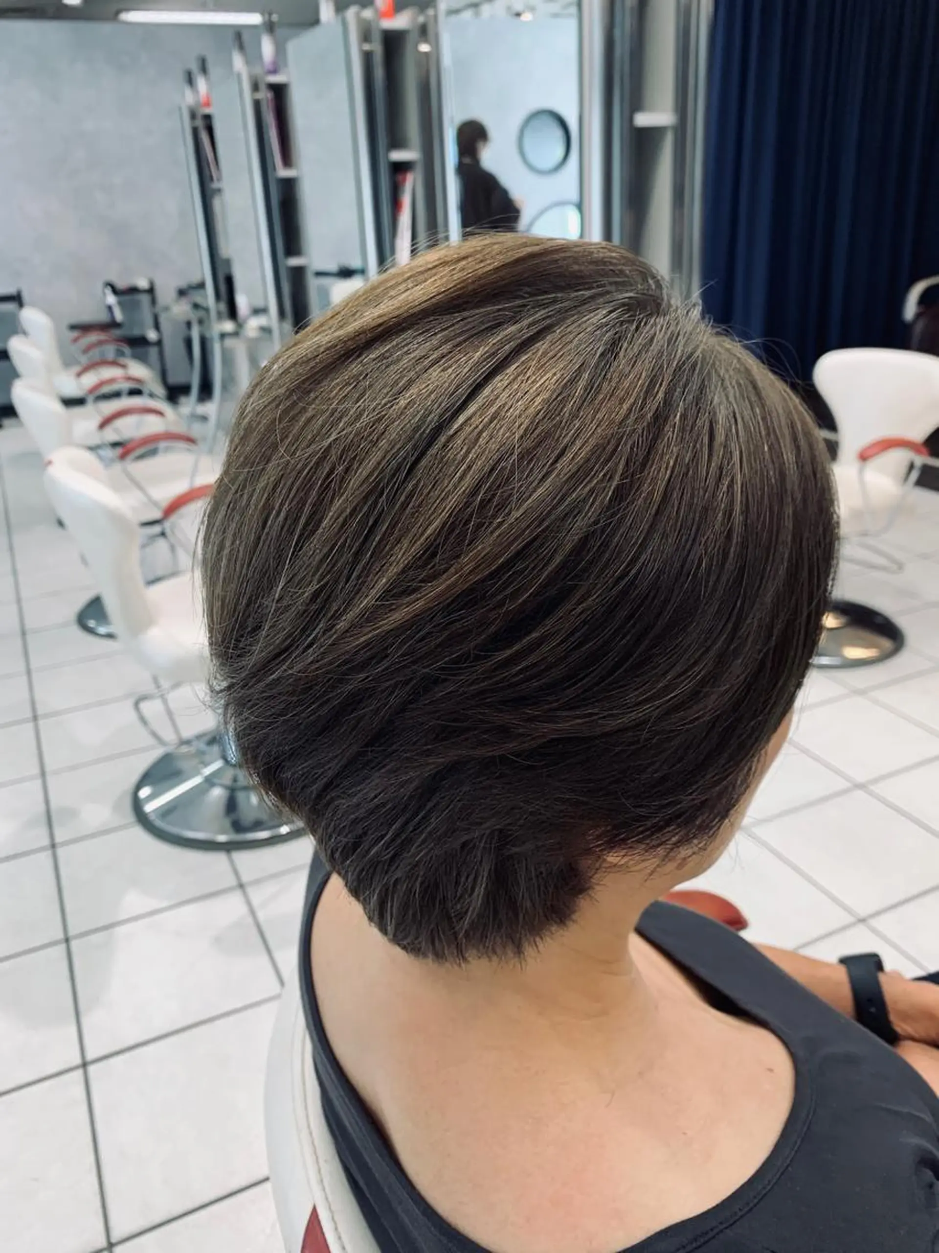 ショート カラー パーマ アートディレクター 尾内 友美のヘアスタイル