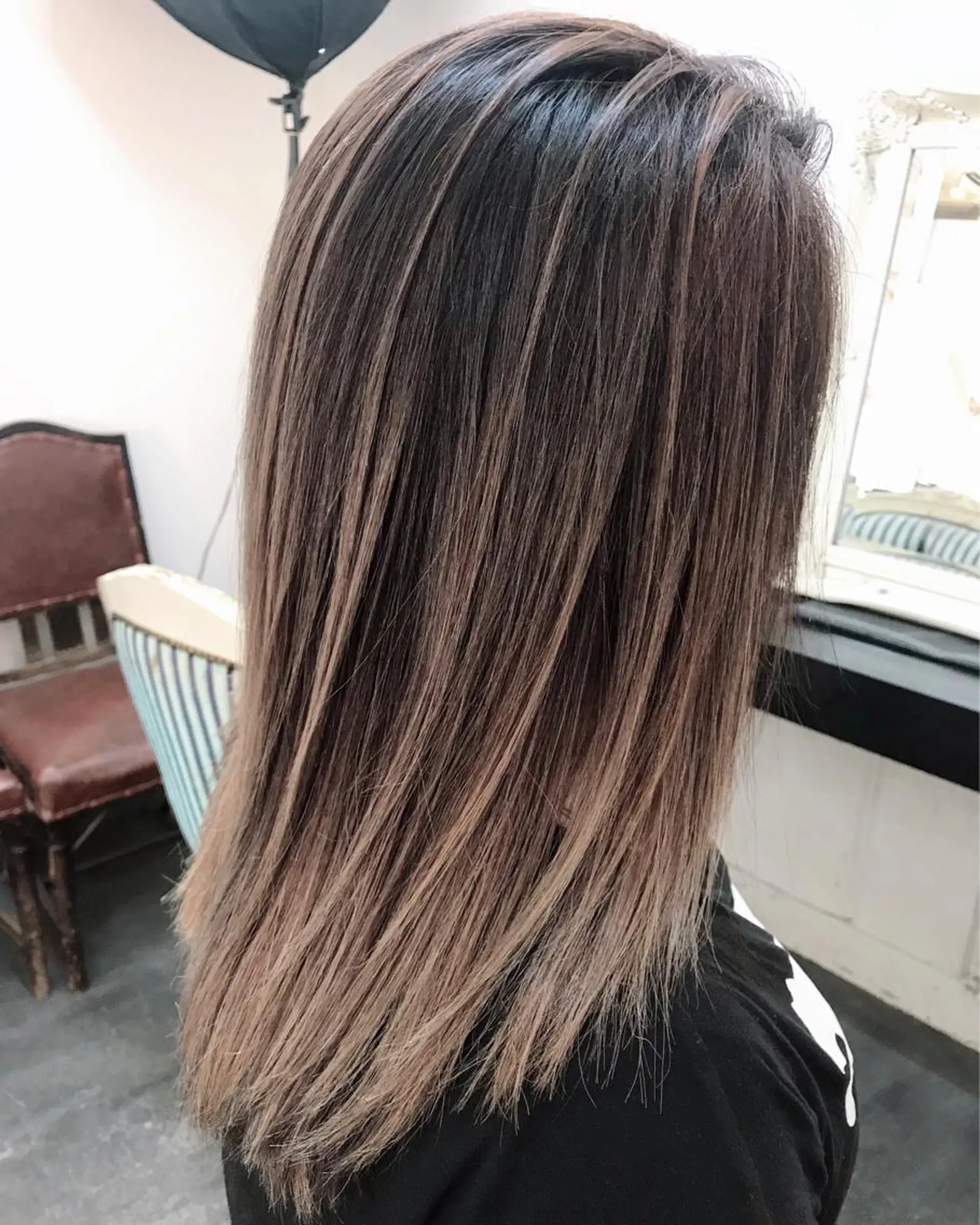 セミロング カラー ヘアアレンジ お団子ヘア 結婚式・ブライダル 切りっぱなしボブ バレイヤージュ デザインカラー Mariana/ 鶴原-ハイライトのヘアスタイル