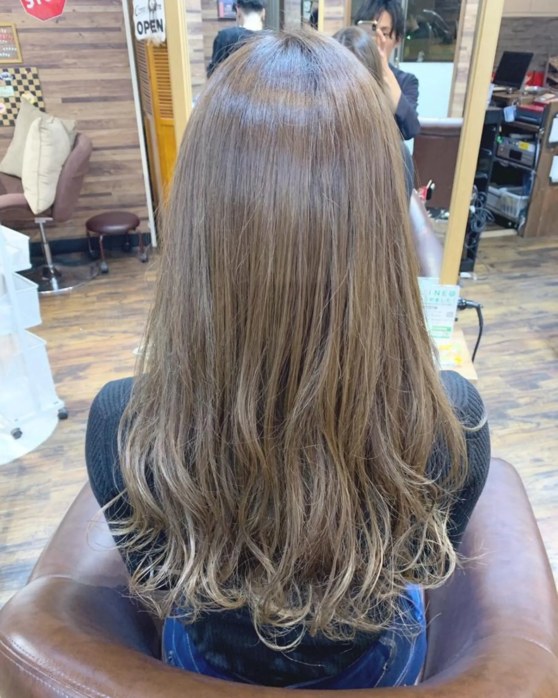 ロング カラー ＦＵＮＩＣ ファニックのヘアスタイル