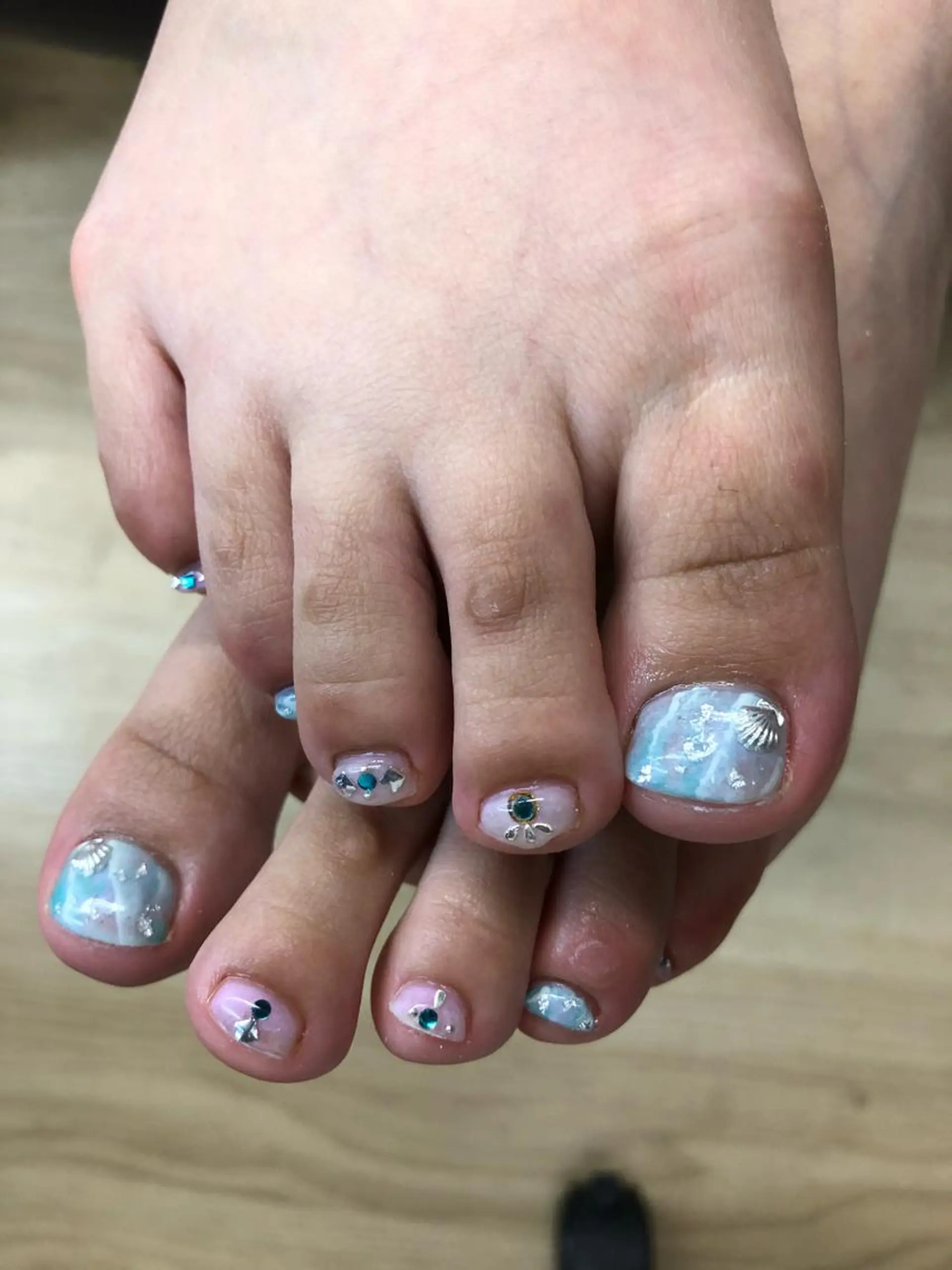 ネイル フットネイル esNail&eye イーズネイル＆アイのネイルデザイン