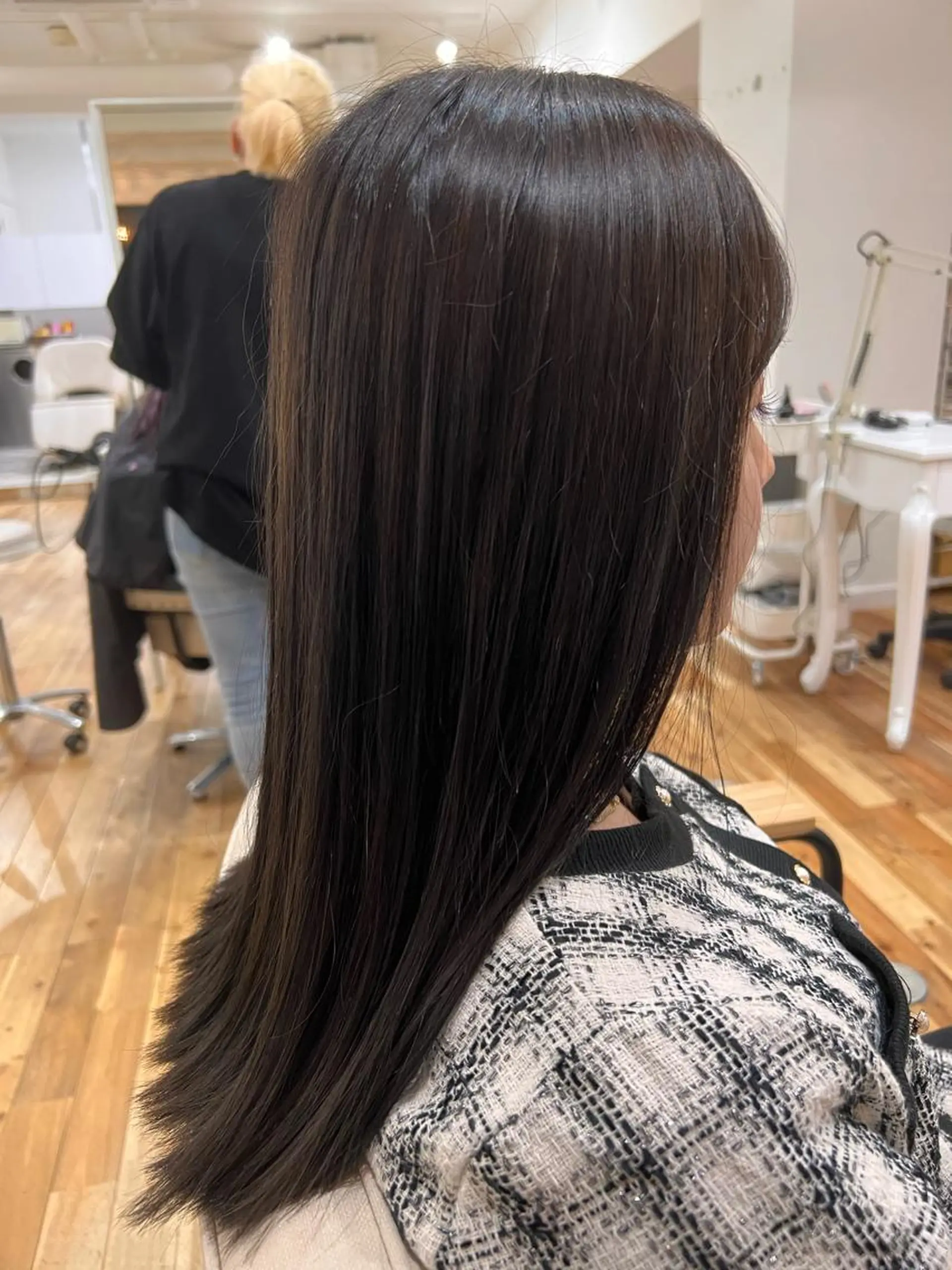 セミロング カラー 笹江 瑞穂のヘアスタイル