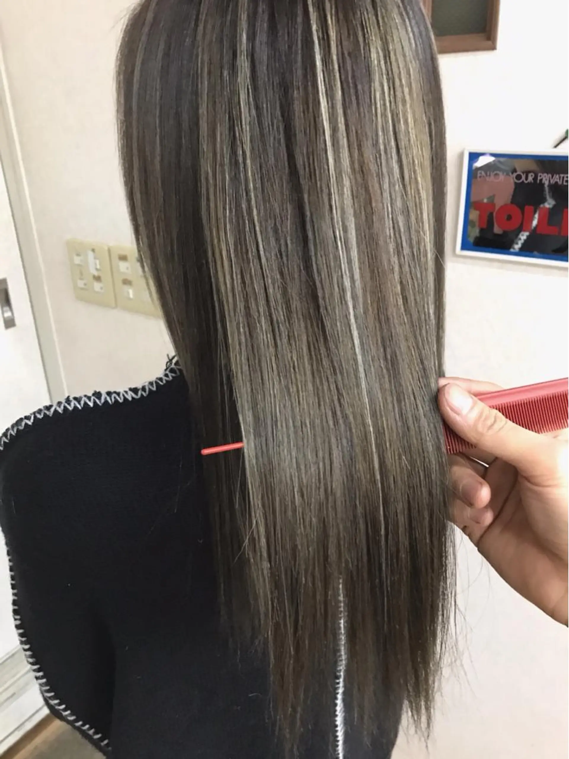ロング カラー ヘアアレンジ フォギーグレージュ グレージュ ハイライトカラー ハイライト 髪質改善 BOB所属・三輪 太一のヘアスタイル