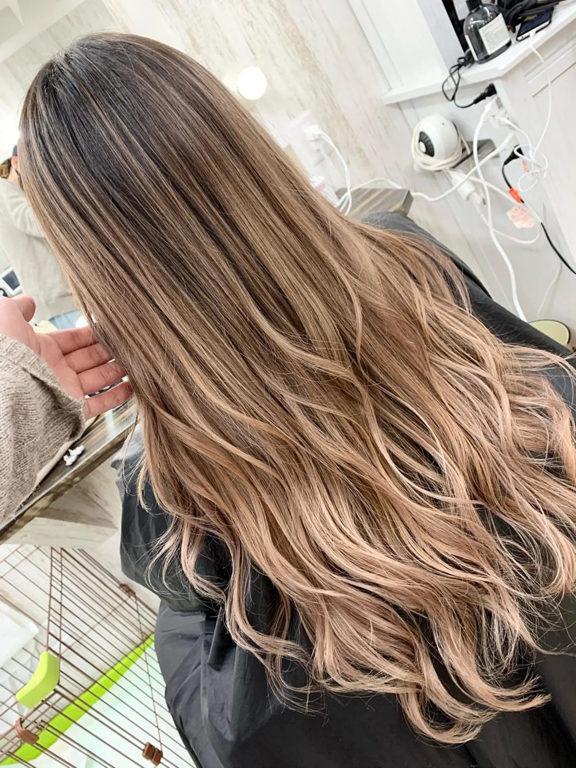 ロング カラー バレイヤージュ レイヤーカット プライベートサロン LyoN/RYOTAのヘアスタイル