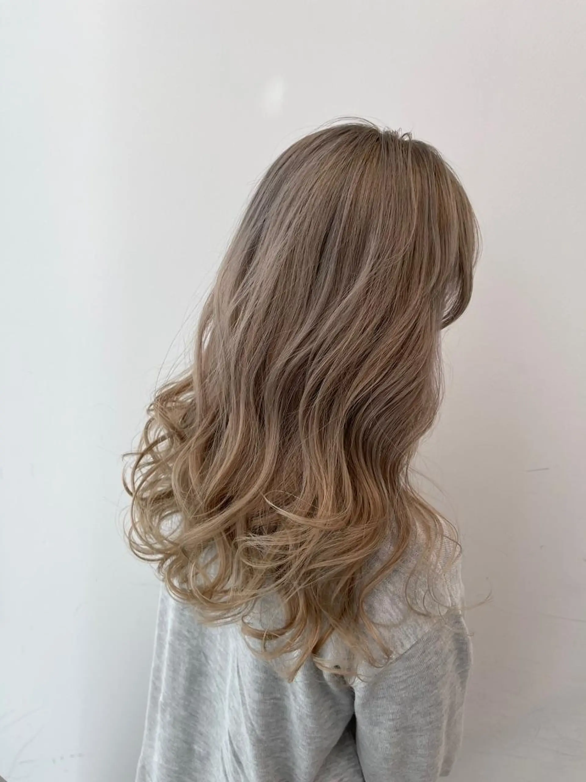 ヘアアレンジ カラー ロング ベージュカラー ミルクティーベージュ 【公式】amble luxe 中野のヘアスタイル